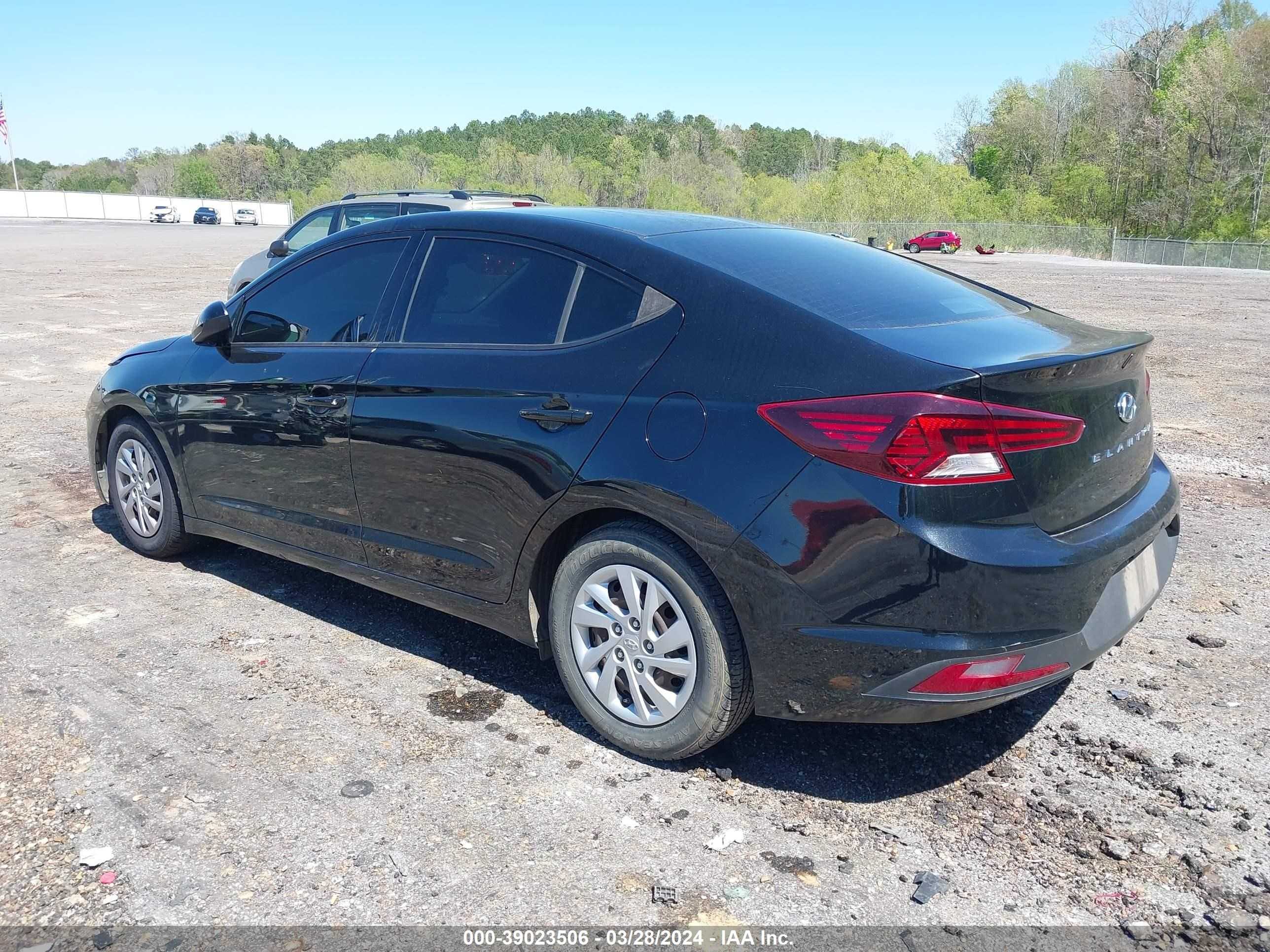 Photo 2 VIN: 5NPD74LF6KH467420 - HYUNDAI ELANTRA 