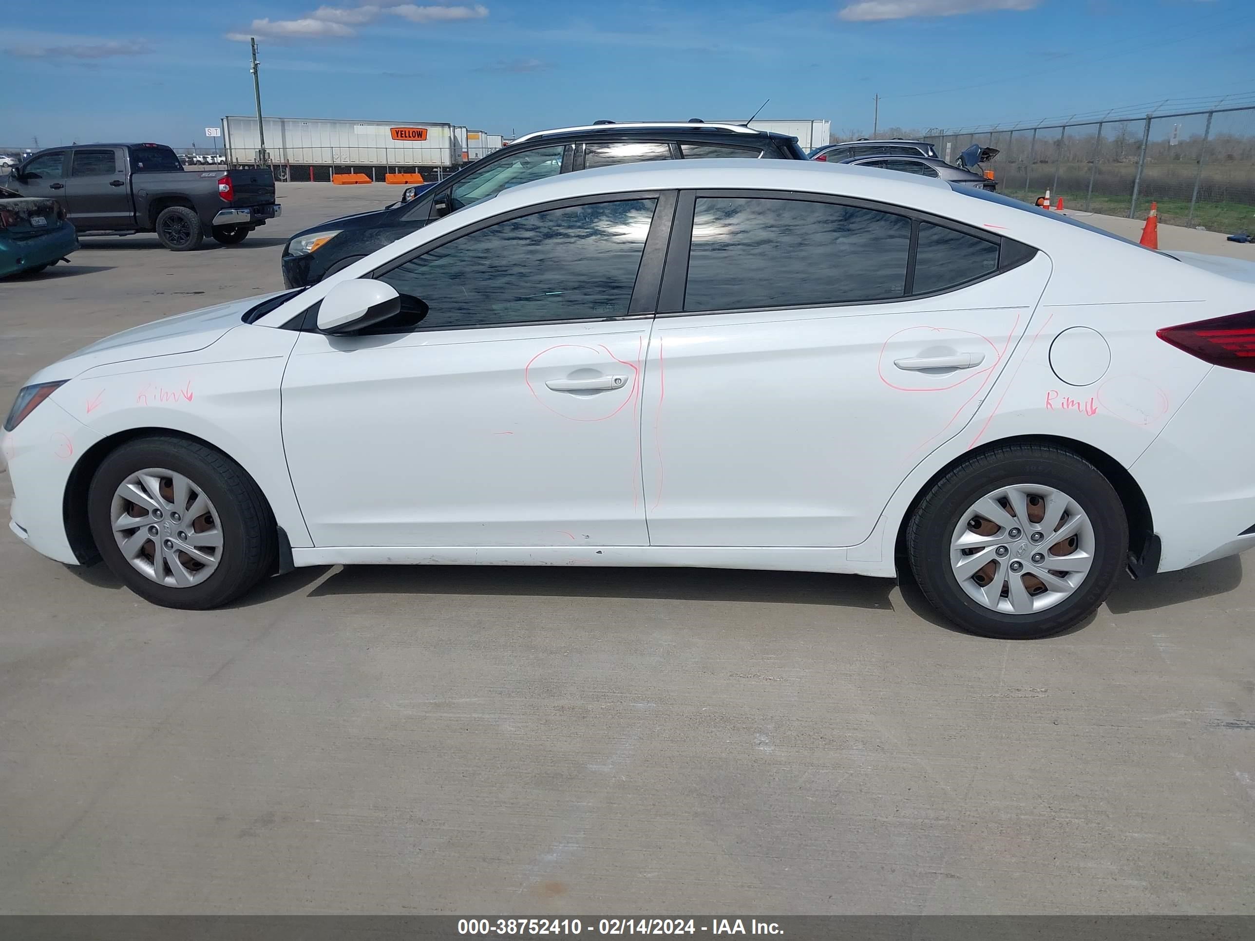 Photo 13 VIN: 5NPD74LF6KH491362 - HYUNDAI ELANTRA 