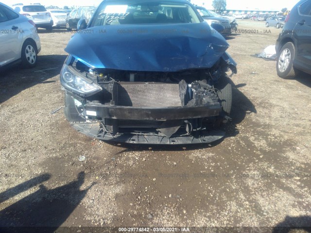 Photo 5 VIN: 5NPD74LF7HH069447 - HYUNDAI ELANTRA 