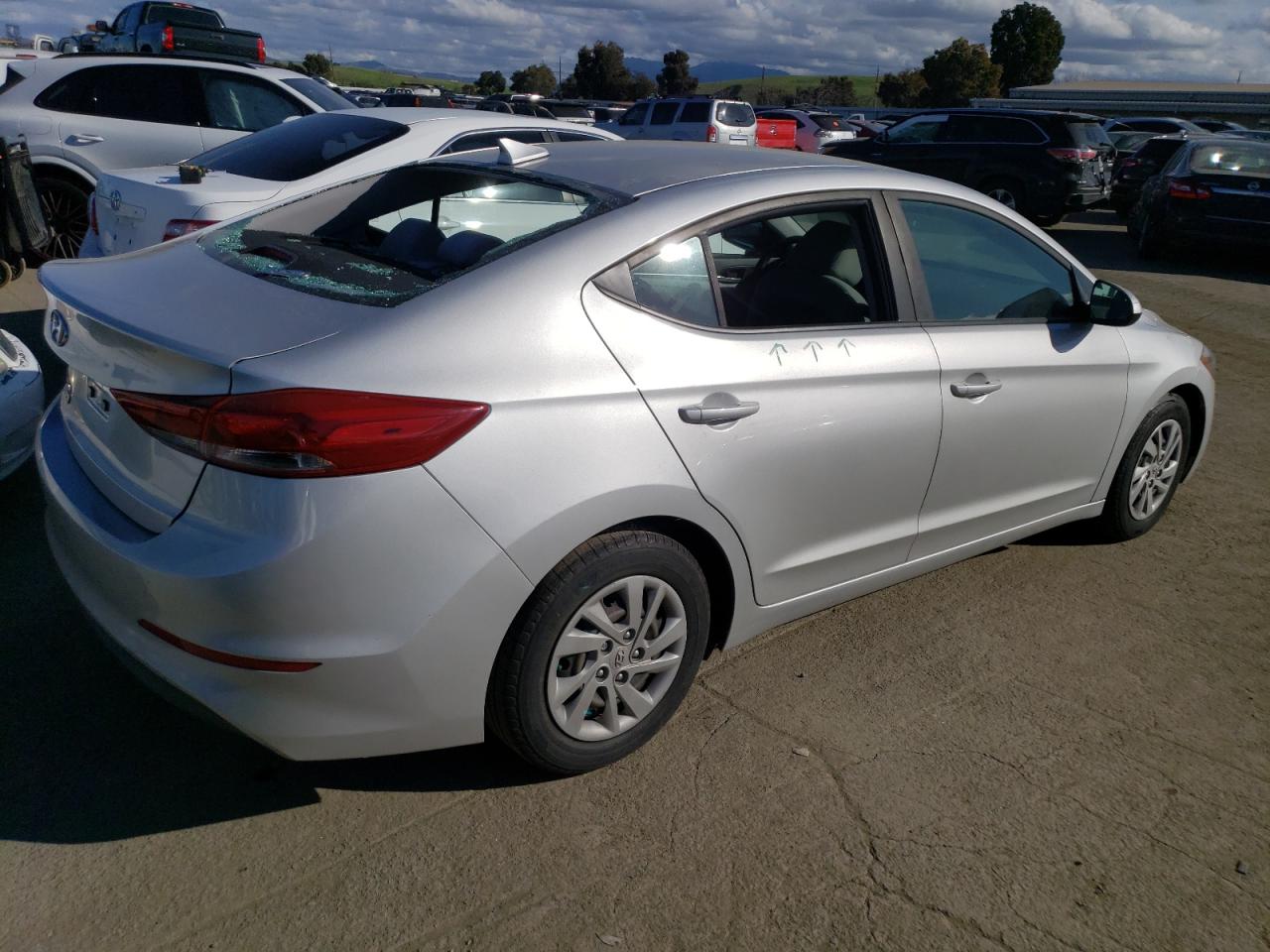 Photo 2 VIN: 5NPD74LF7HH081484 - HYUNDAI ELANTRA 