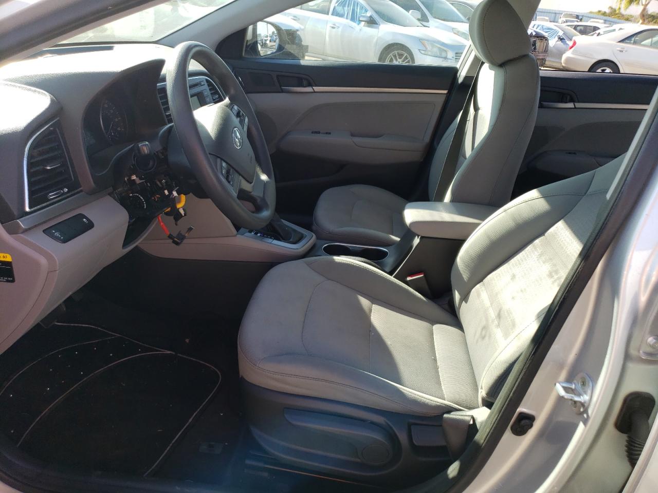 Photo 6 VIN: 5NPD74LF7HH081484 - HYUNDAI ELANTRA 