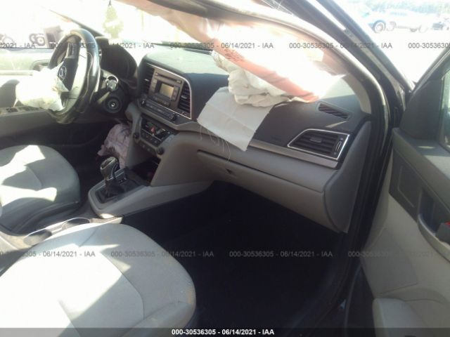 Photo 4 VIN: 5NPD74LF7HH083011 - HYUNDAI ELANTRA 