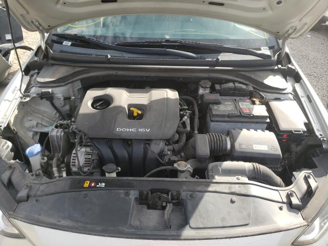 Photo 6 VIN: 5NPD74LF7HH148634 - HYUNDAI ELANTRA SE 