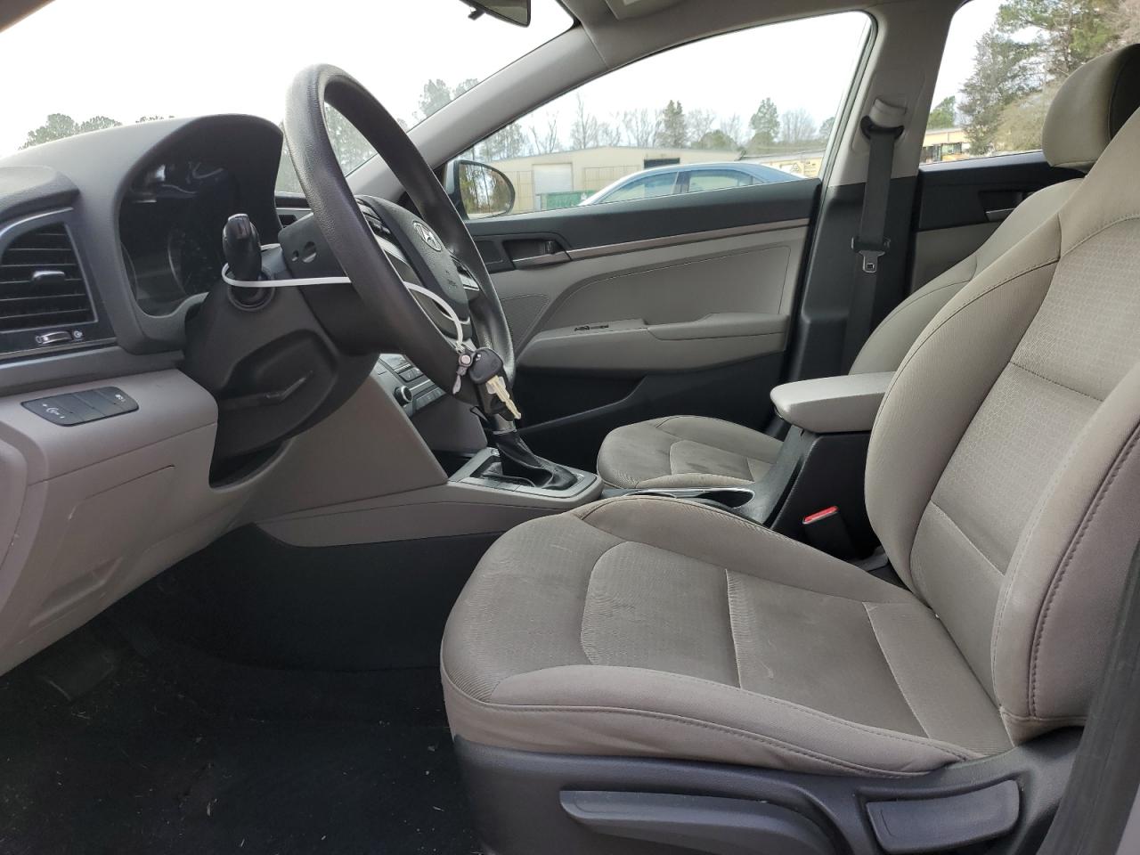 Photo 6 VIN: 5NPD74LF7HH180760 - HYUNDAI ELANTRA 