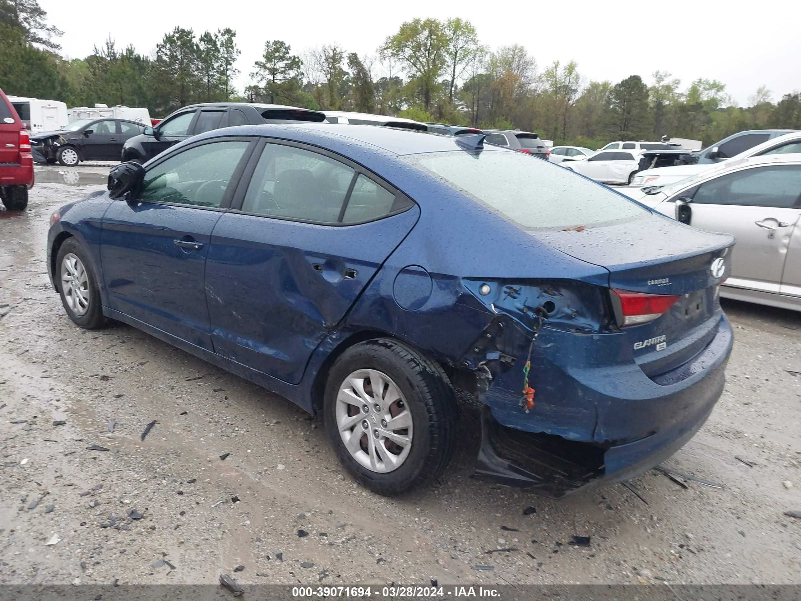 Photo 2 VIN: 5NPD74LF7HH182735 - HYUNDAI ELANTRA 