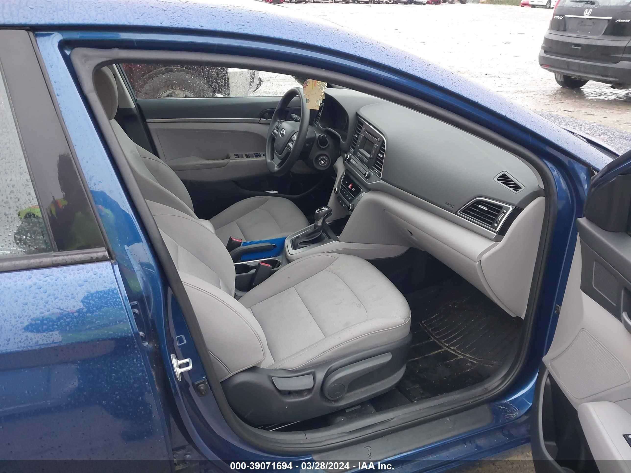 Photo 4 VIN: 5NPD74LF7HH182735 - HYUNDAI ELANTRA 