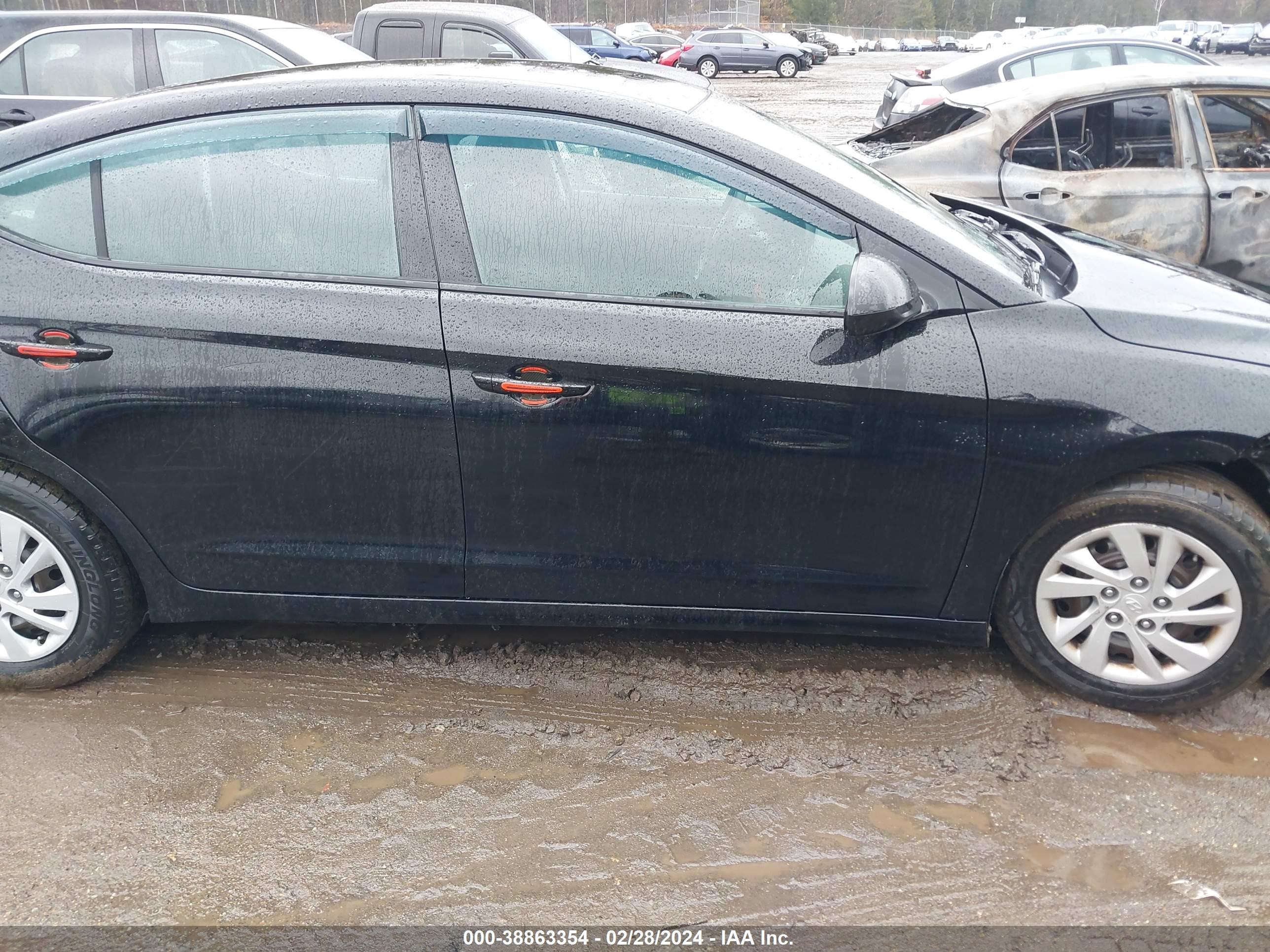 Photo 12 VIN: 5NPD74LF7JH245693 - HYUNDAI ELANTRA 