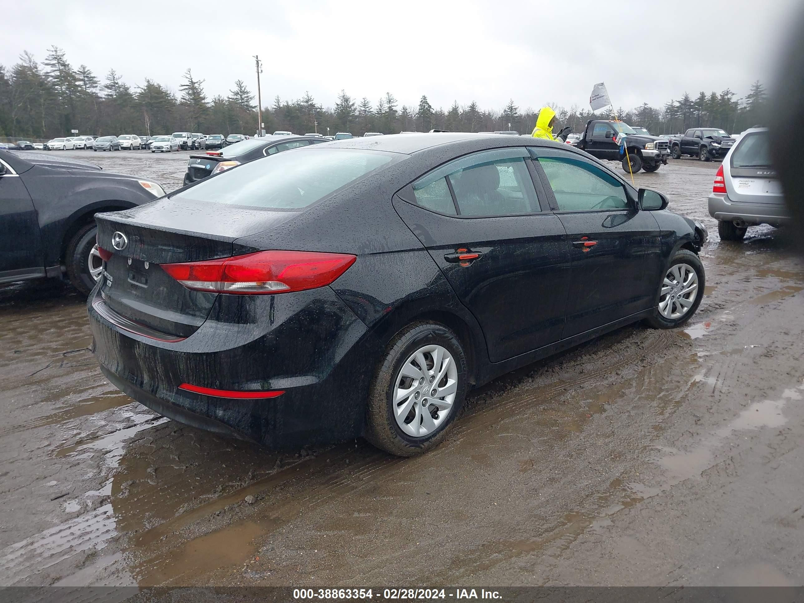 Photo 3 VIN: 5NPD74LF7JH245693 - HYUNDAI ELANTRA 