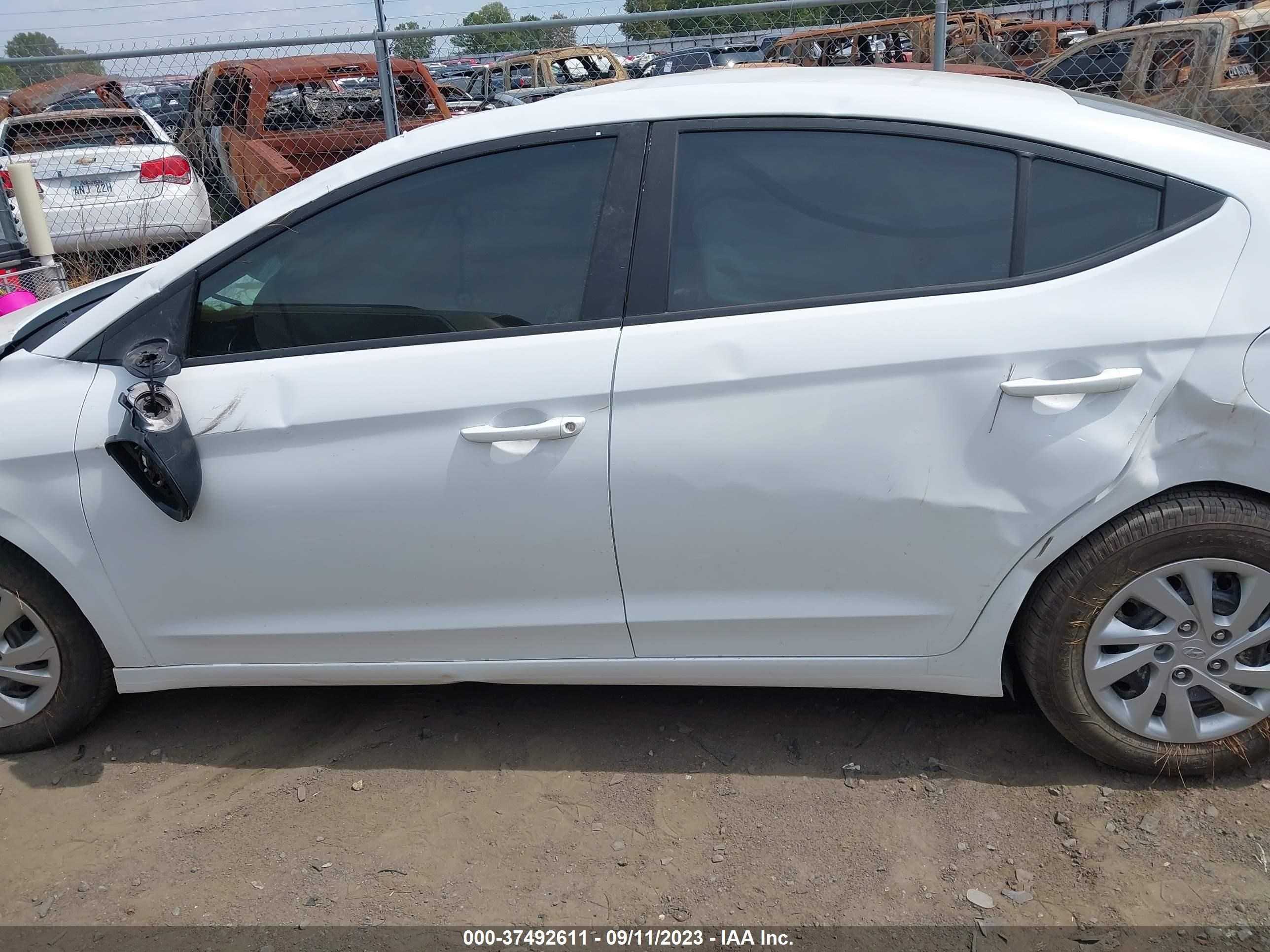 Photo 12 VIN: 5NPD74LF7JH251526 - HYUNDAI ELANTRA 