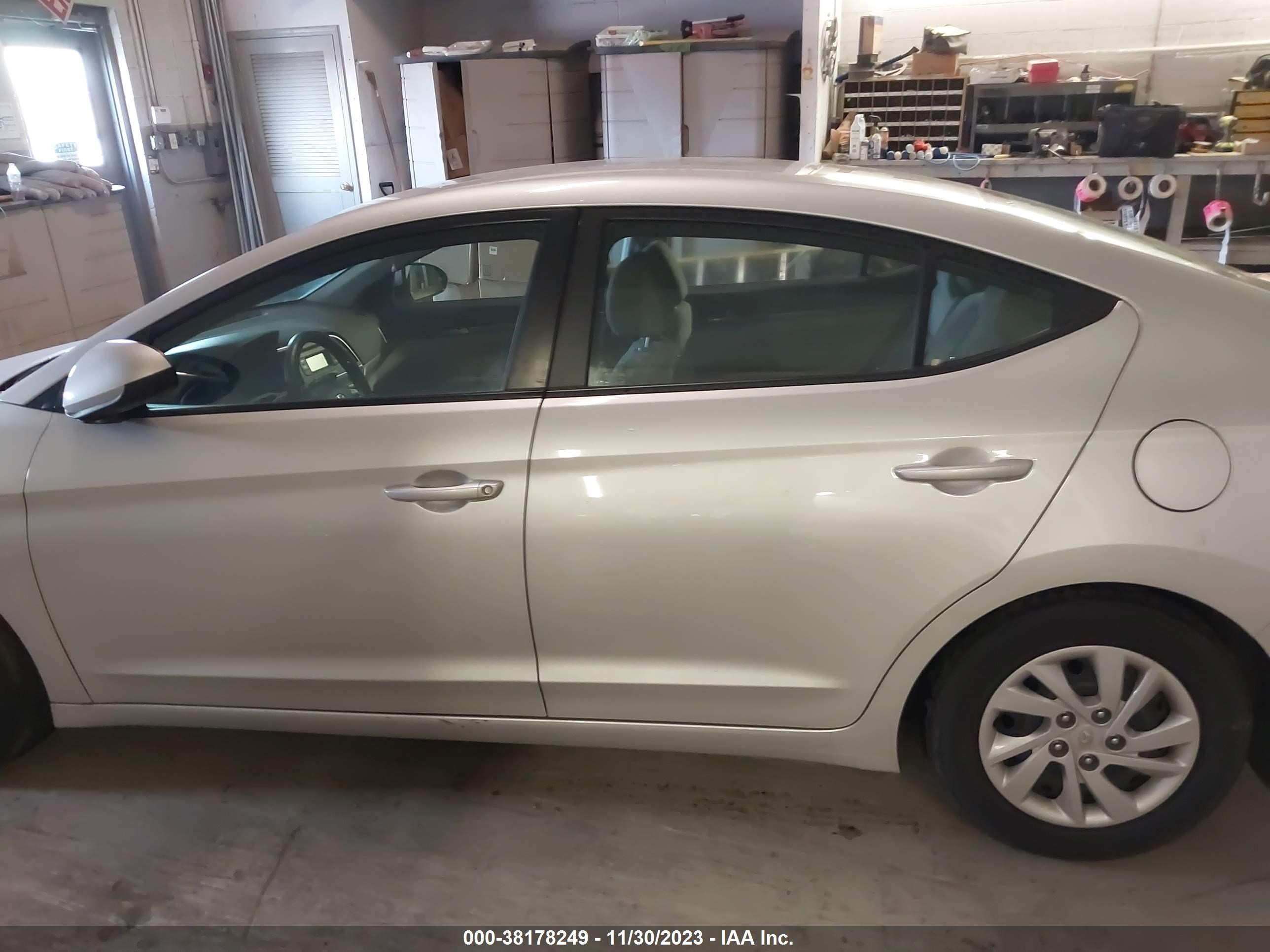 Photo 13 VIN: 5NPD74LF7JH282825 - HYUNDAI ELANTRA 