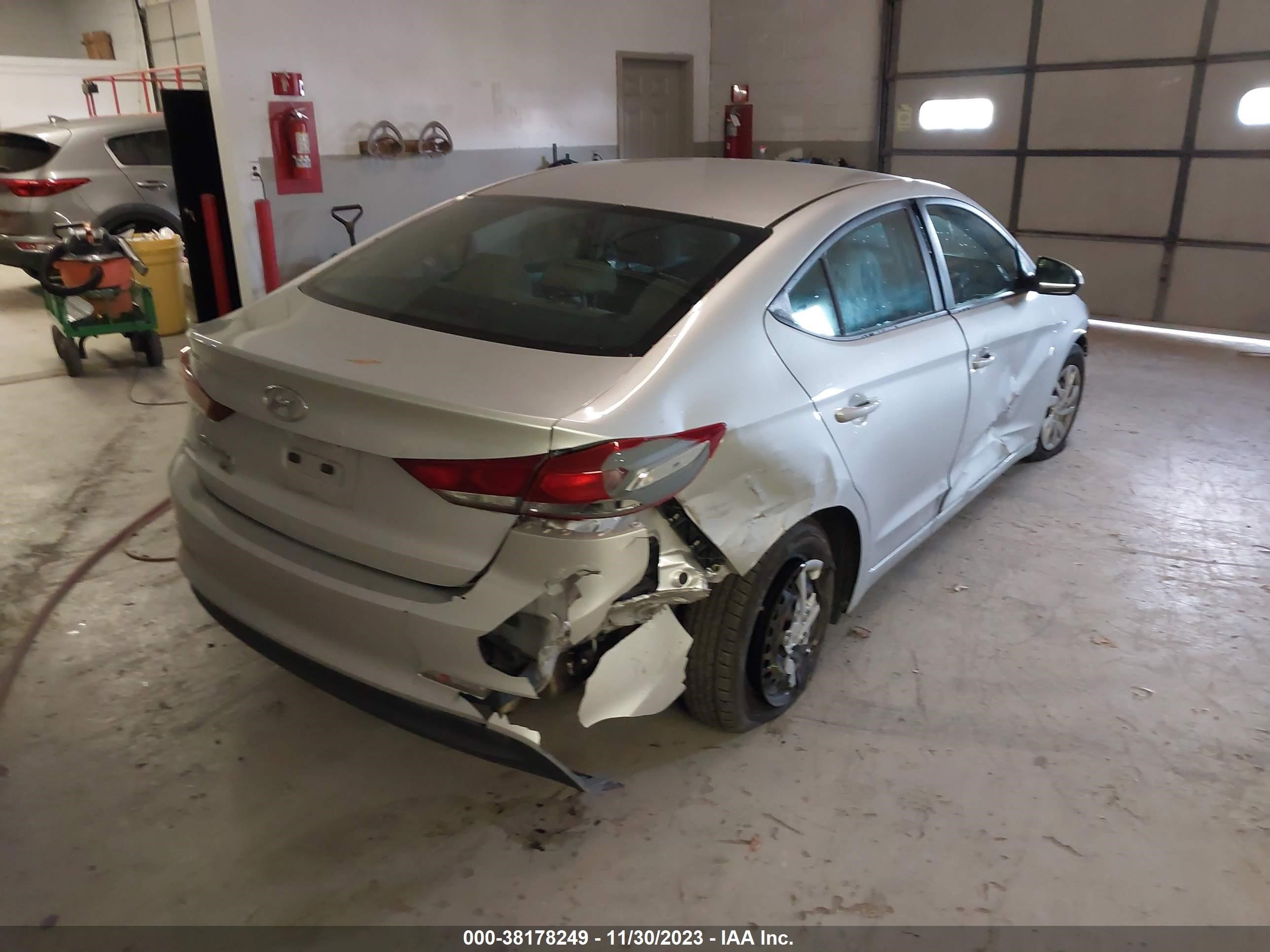 Photo 3 VIN: 5NPD74LF7JH282825 - HYUNDAI ELANTRA 