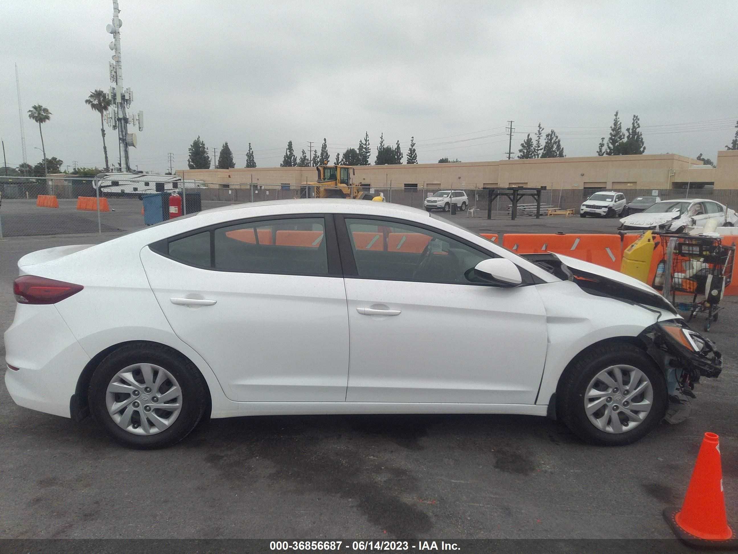 Photo 12 VIN: 5NPD74LF7JH298894 - HYUNDAI ELANTRA 