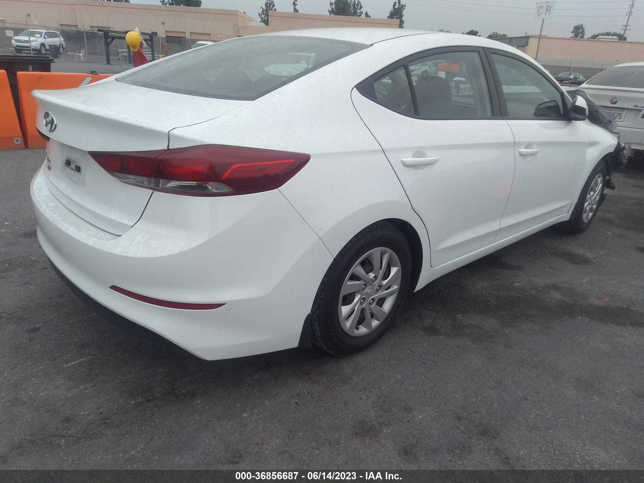 Photo 3 VIN: 5NPD74LF7JH298894 - HYUNDAI ELANTRA 