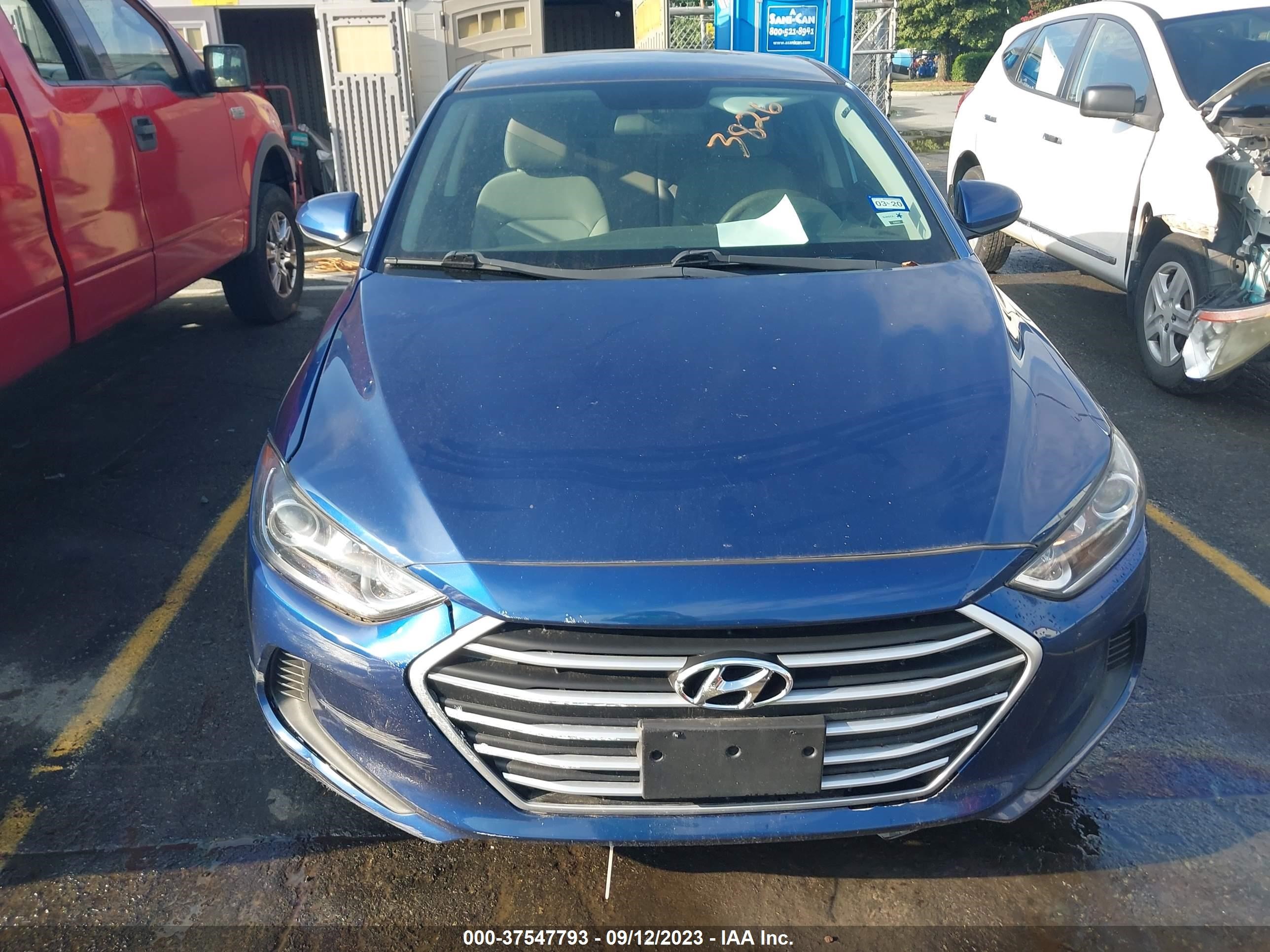 Photo 12 VIN: 5NPD74LF7JH323826 - HYUNDAI ELANTRA 