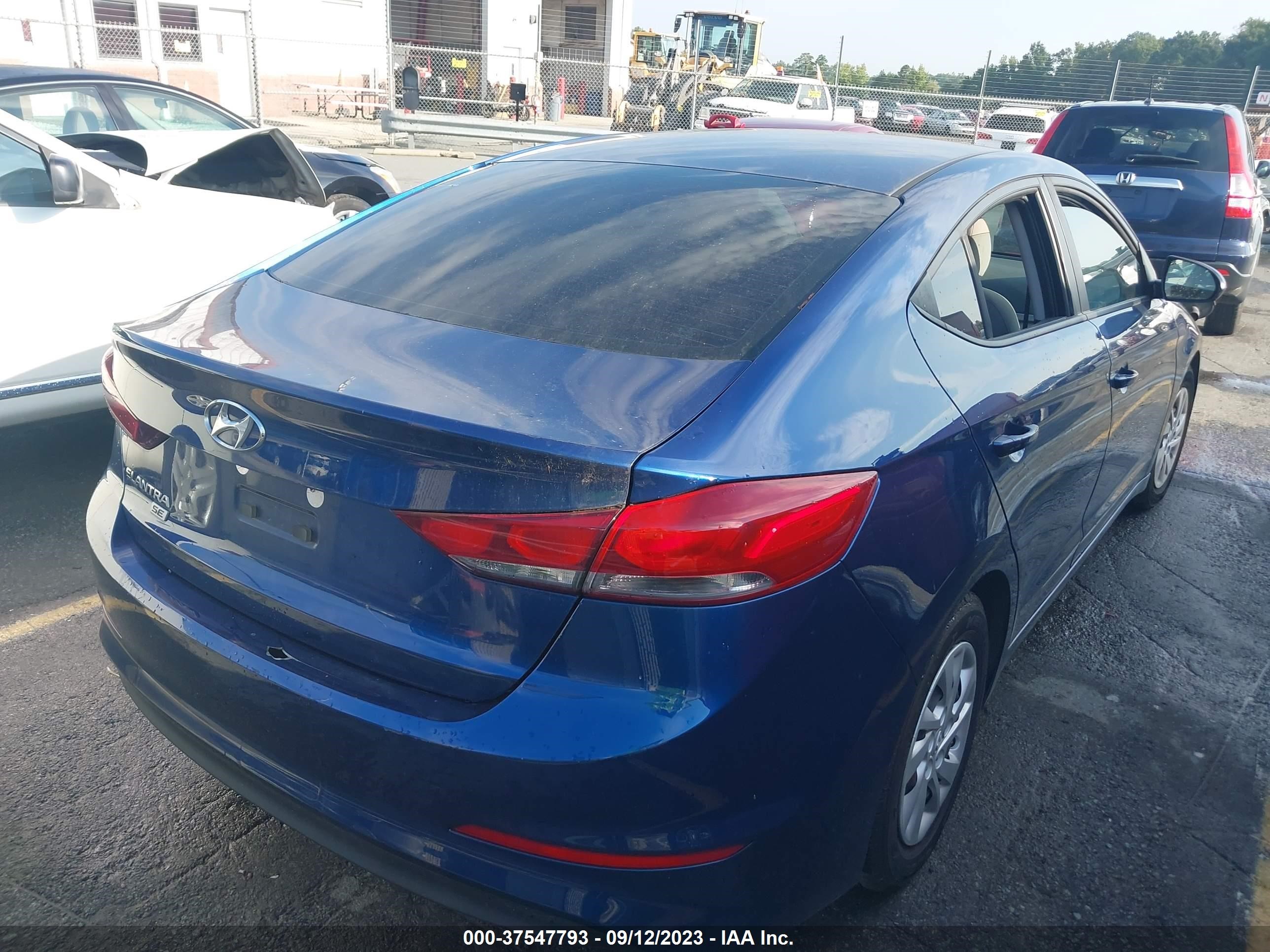 Photo 3 VIN: 5NPD74LF7JH323826 - HYUNDAI ELANTRA 