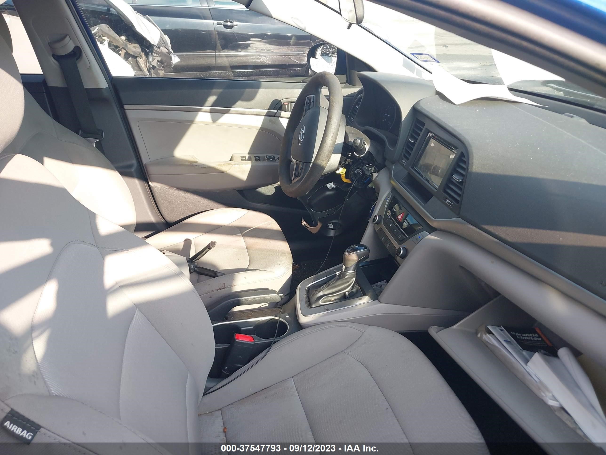 Photo 4 VIN: 5NPD74LF7JH323826 - HYUNDAI ELANTRA 