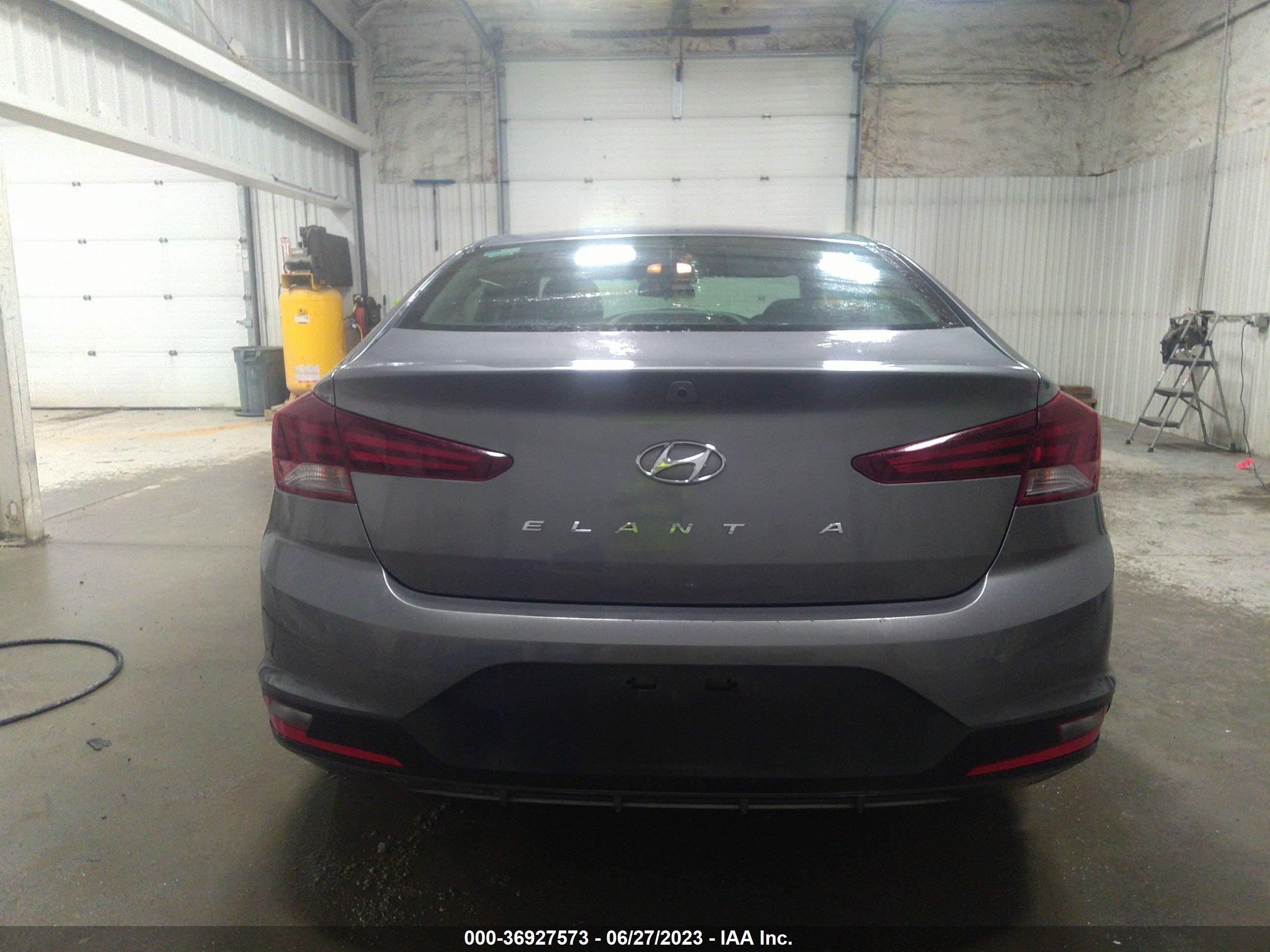 Photo 16 VIN: 5NPD74LF7KH470679 - HYUNDAI ELANTRA 