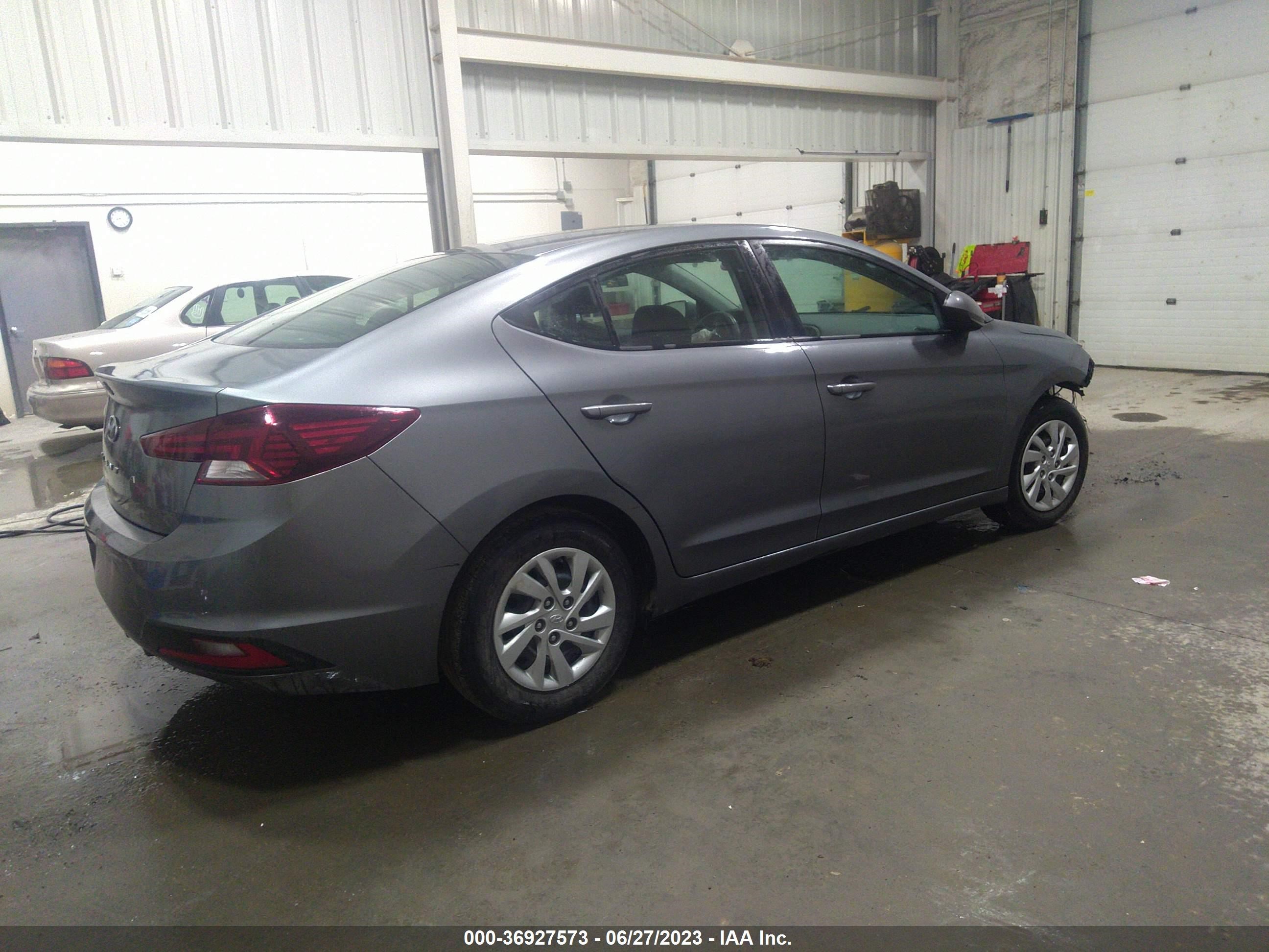 Photo 3 VIN: 5NPD74LF7KH470679 - HYUNDAI ELANTRA 