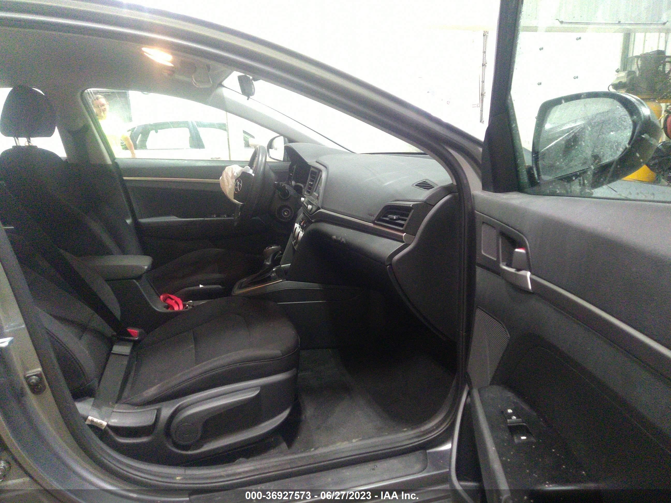 Photo 4 VIN: 5NPD74LF7KH470679 - HYUNDAI ELANTRA 