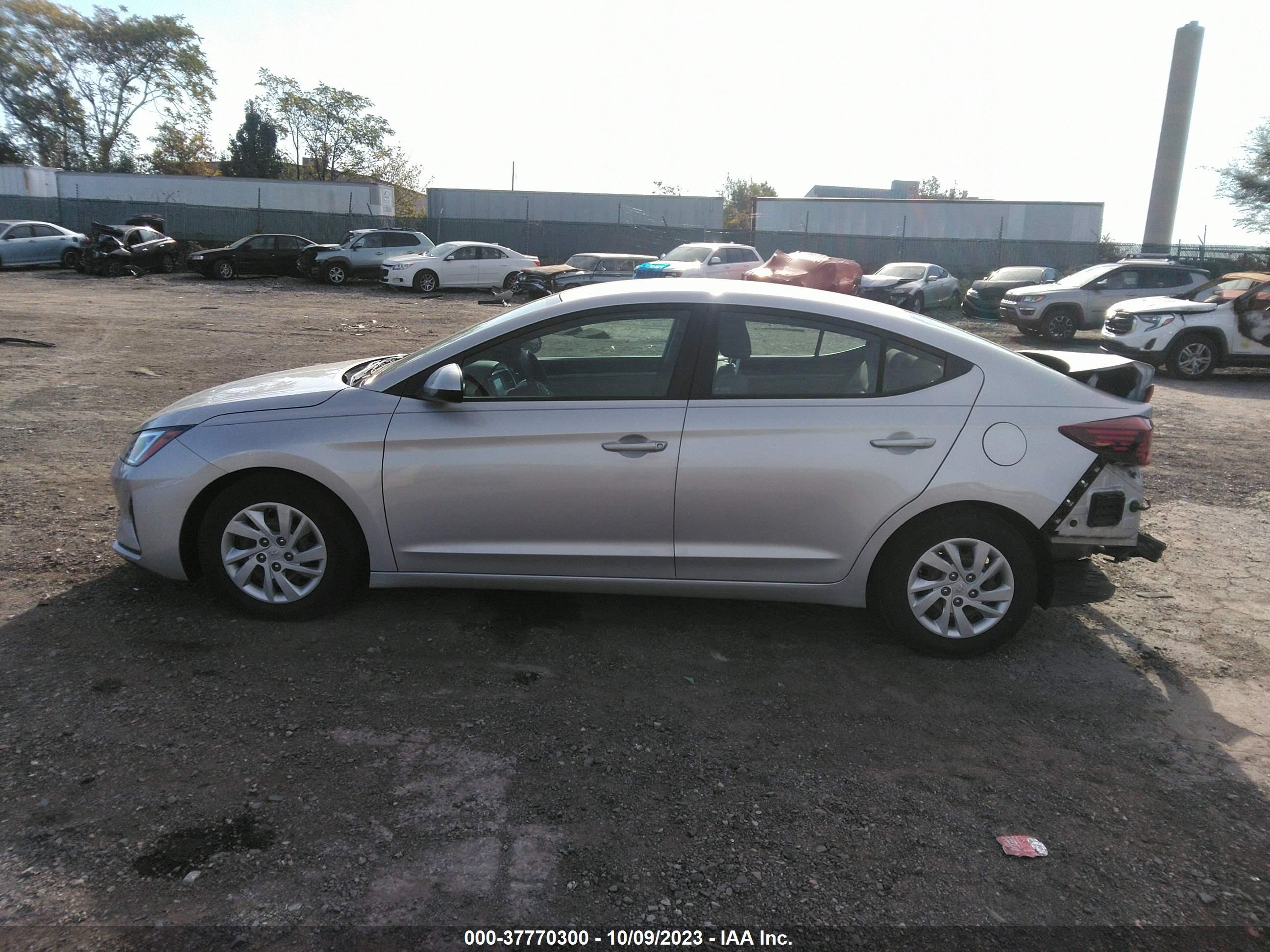 Photo 14 VIN: 5NPD74LF7KH486915 - HYUNDAI ELANTRA 