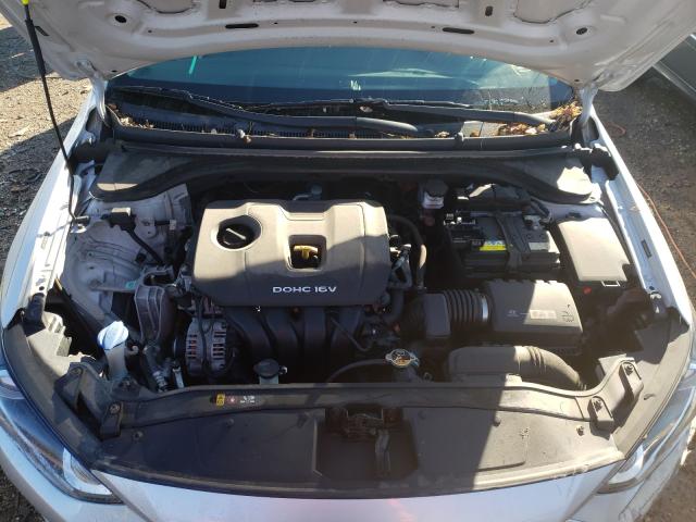 Photo 6 VIN: 5NPD74LF8HH049644 - HYUNDAI ELANTRA SE 