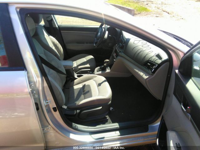 Photo 4 VIN: 5NPD74LF8HH104447 - HYUNDAI ELANTRA 