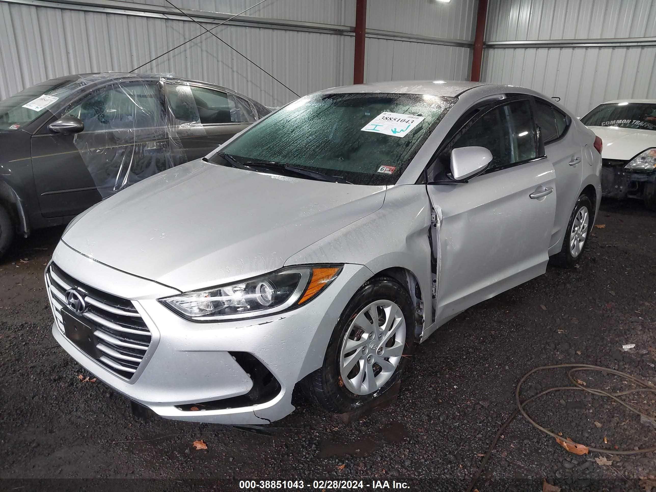 Photo 1 VIN: 5NPD74LF8HH144995 - HYUNDAI ELANTRA 