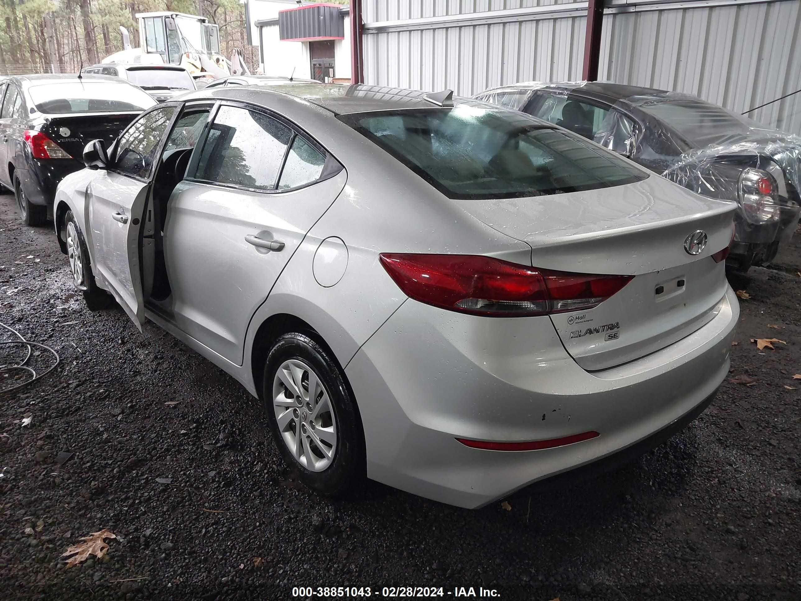 Photo 2 VIN: 5NPD74LF8HH144995 - HYUNDAI ELANTRA 