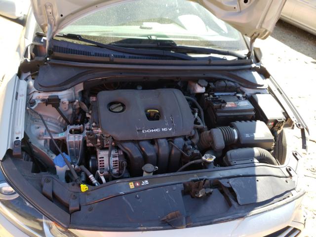 Photo 6 VIN: 5NPD74LF8HH163773 - HYUNDAI ELANTRA SE 