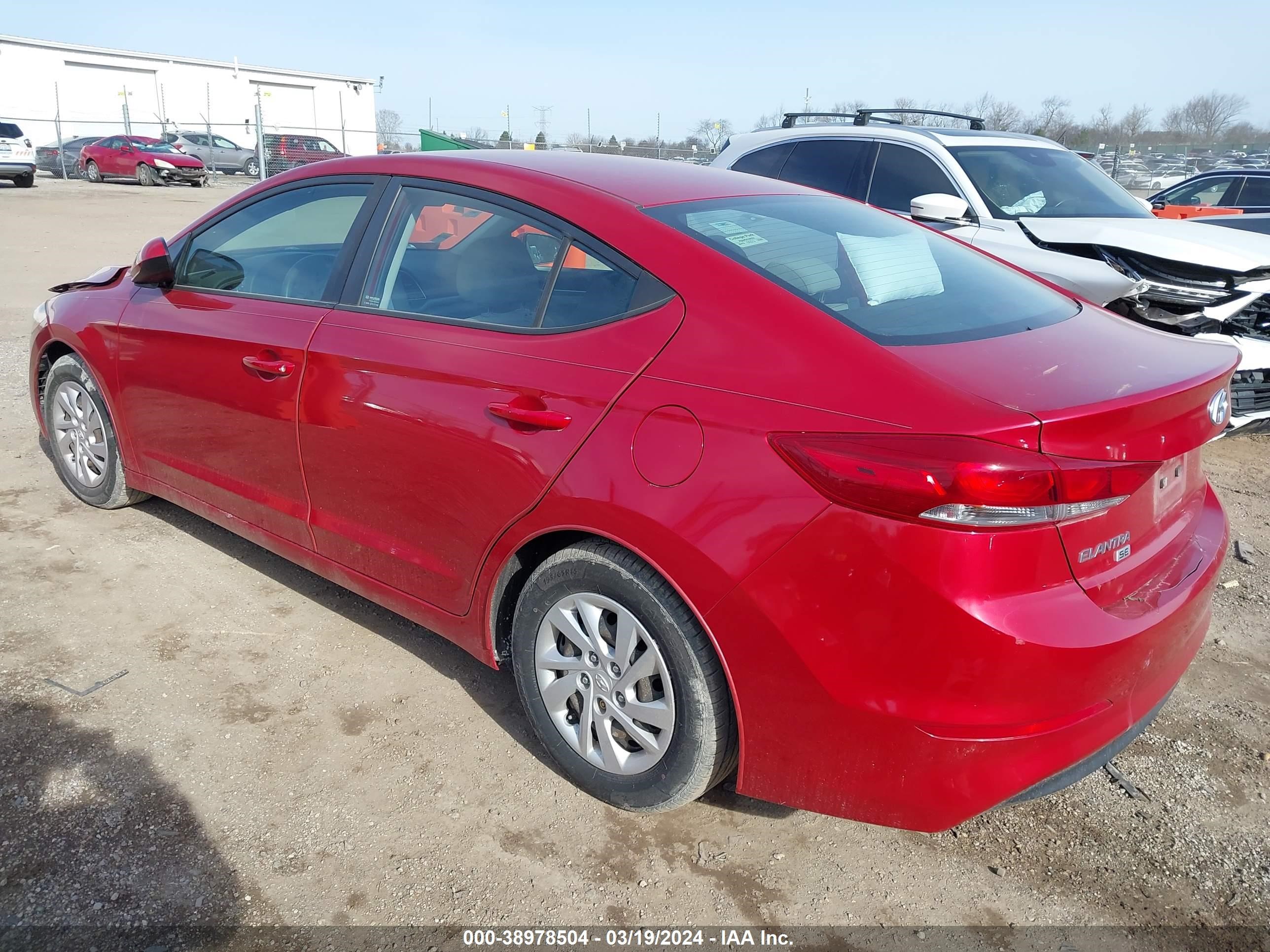 Photo 2 VIN: 5NPD74LF8JH318067 - HYUNDAI ELANTRA 