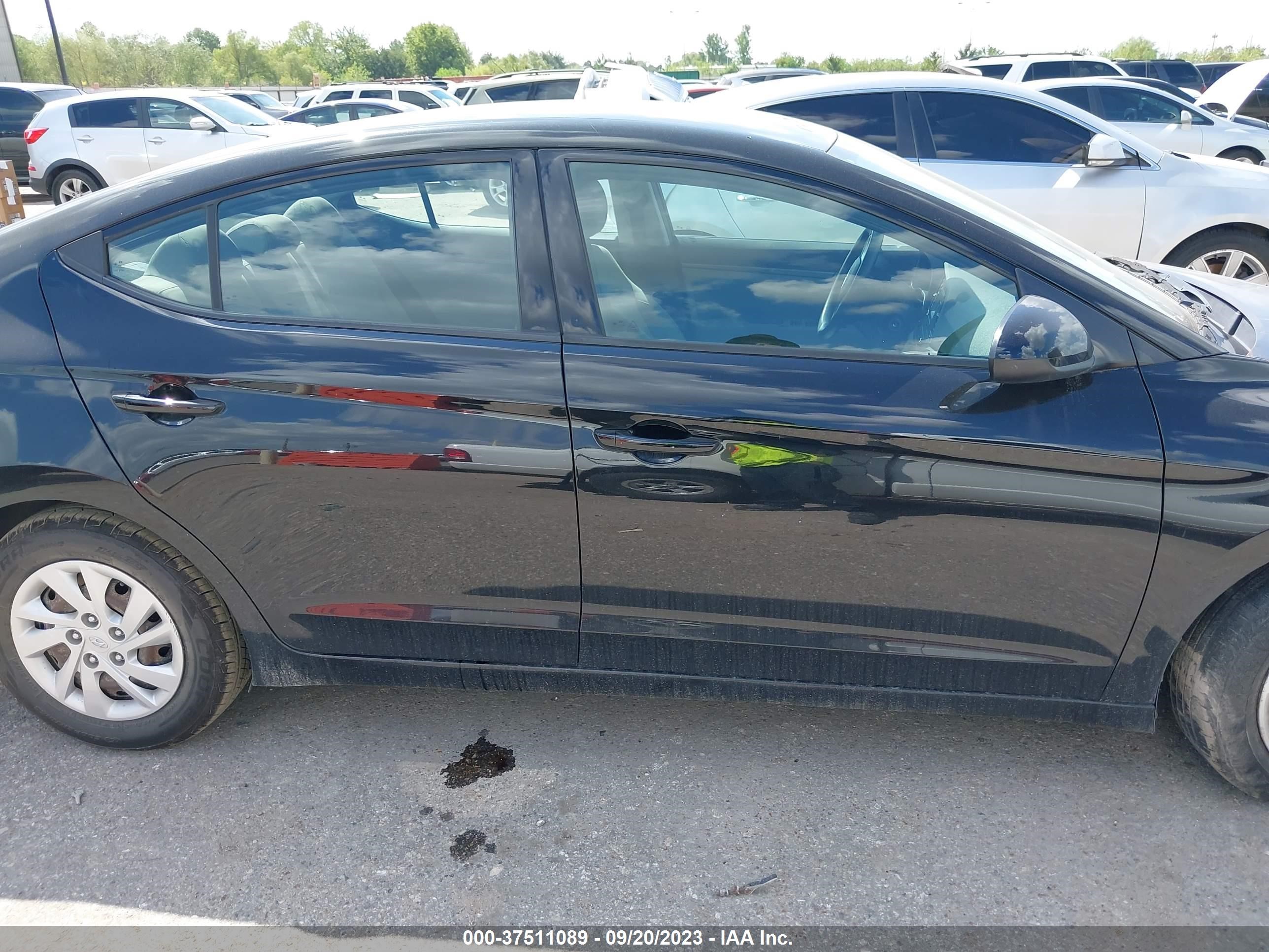 Photo 12 VIN: 5NPD74LF8JH334933 - HYUNDAI ELANTRA 