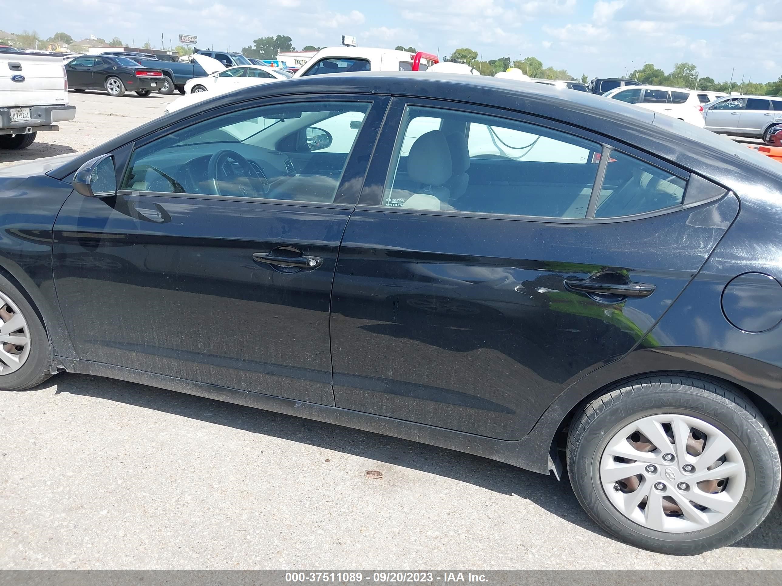 Photo 13 VIN: 5NPD74LF8JH334933 - HYUNDAI ELANTRA 