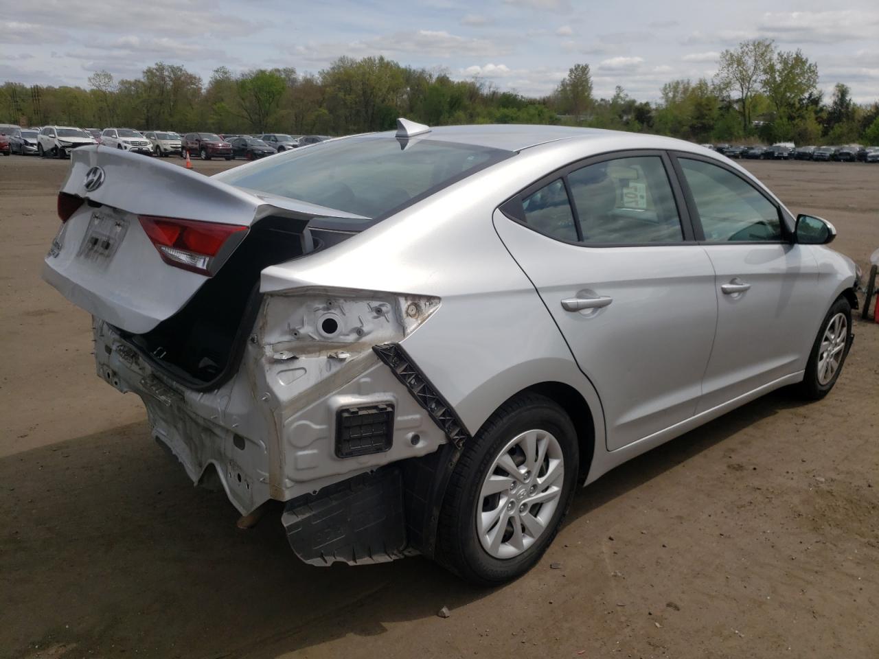 Photo 2 VIN: 5NPD74LF8JH385963 - HYUNDAI ELANTRA 