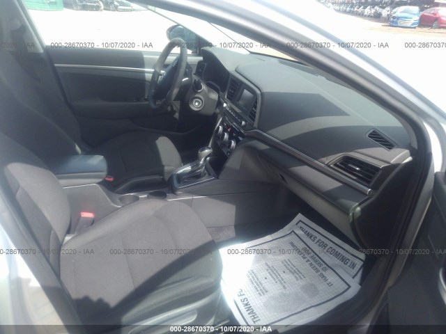 Photo 4 VIN: 5NPD74LF8KH472313 - HYUNDAI ELANTRA 