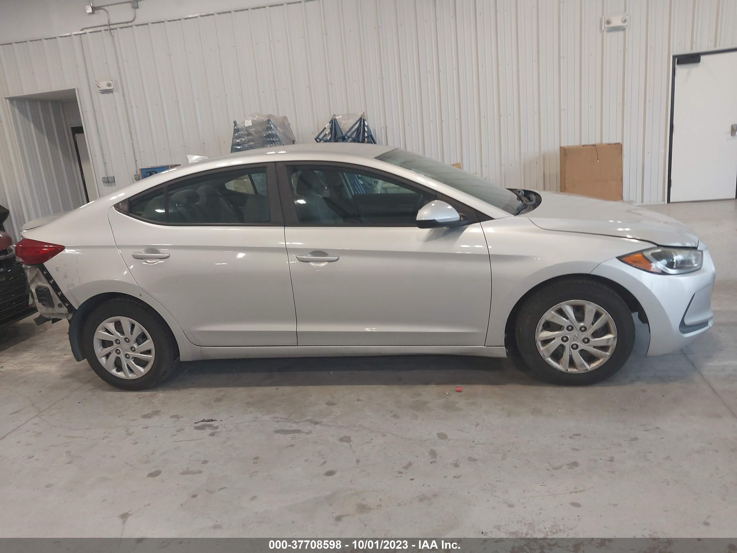 Photo 12 VIN: 5NPD74LF9HH127025 - HYUNDAI ELANTRA 