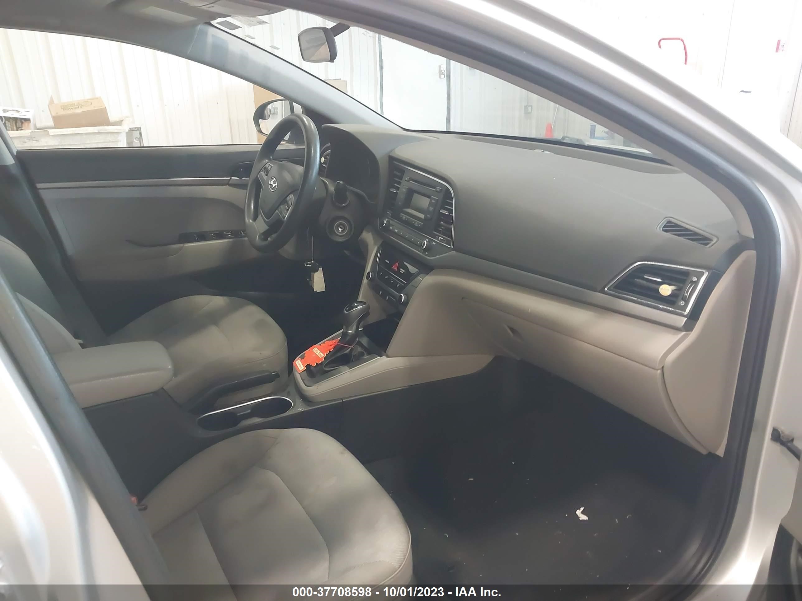 Photo 4 VIN: 5NPD74LF9HH127025 - HYUNDAI ELANTRA 