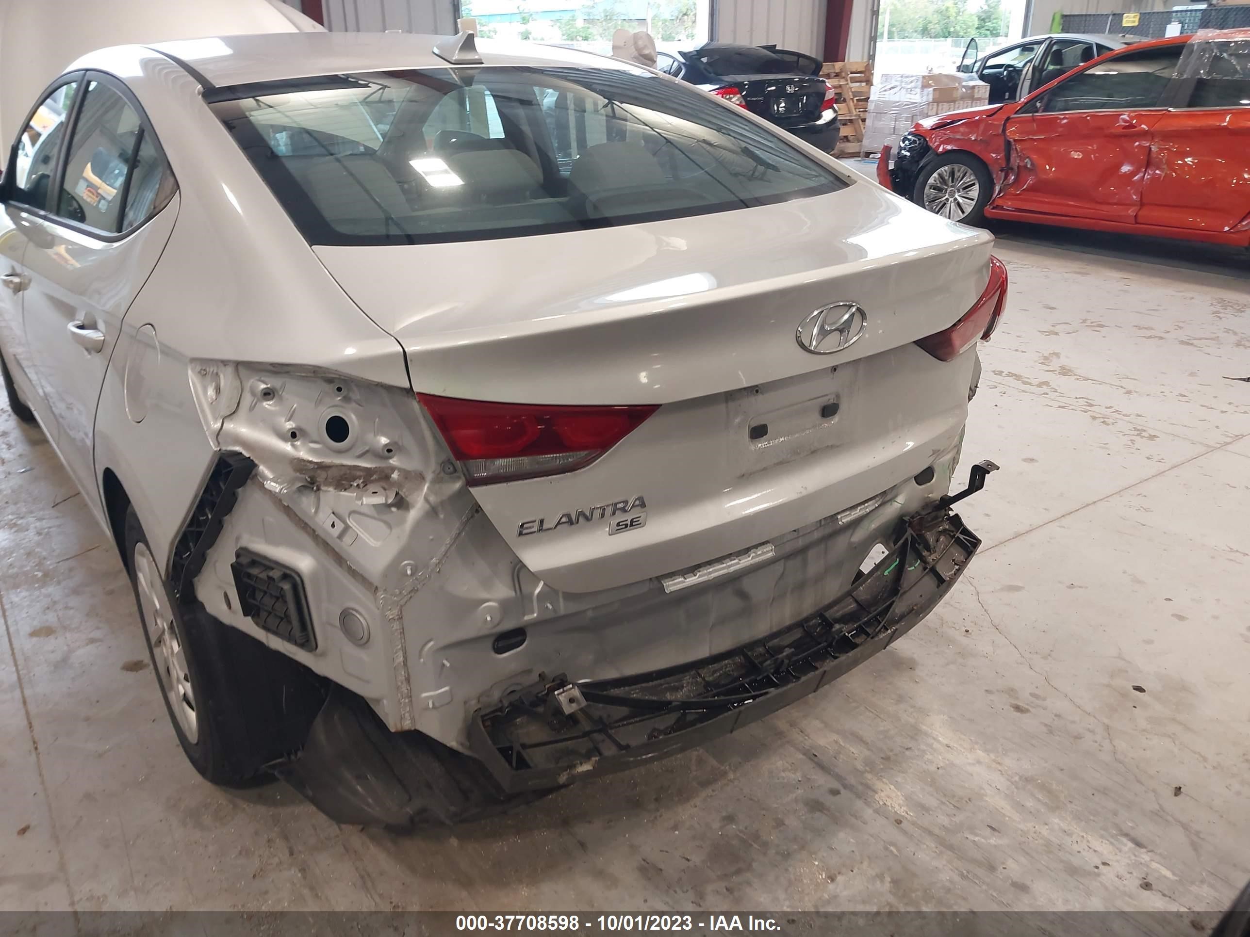 Photo 5 VIN: 5NPD74LF9HH127025 - HYUNDAI ELANTRA 