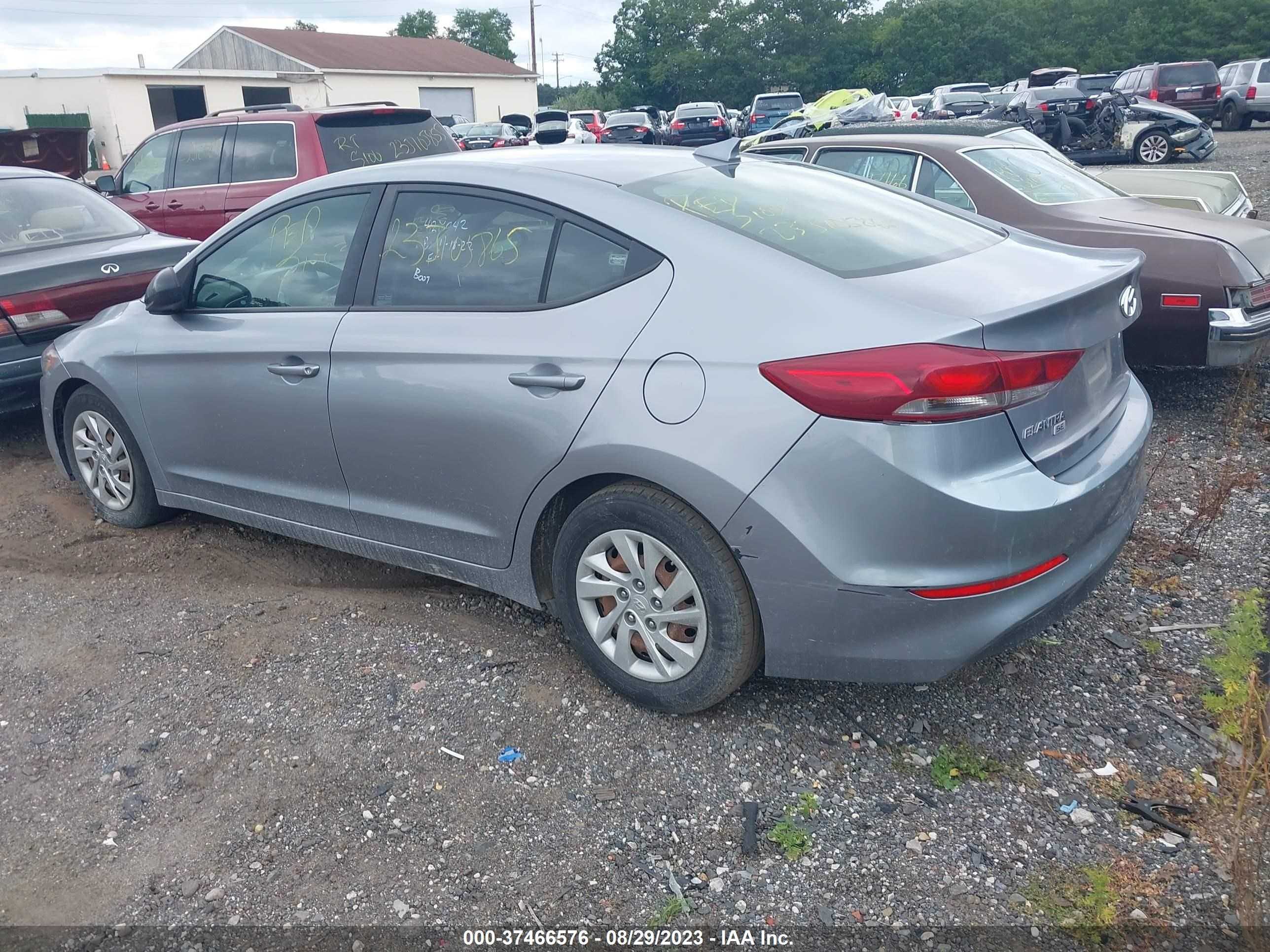 Photo 2 VIN: 5NPD74LF9HH192702 - HYUNDAI ELANTRA 