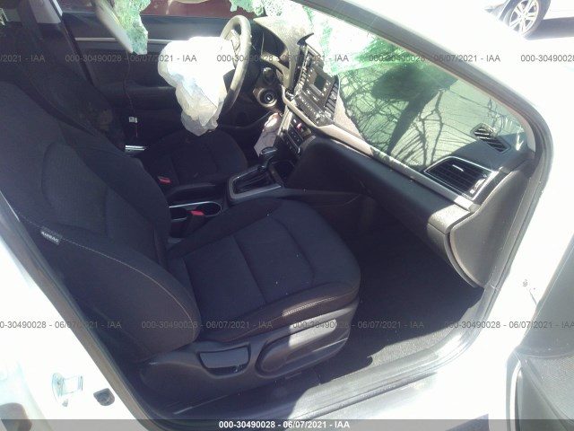 Photo 4 VIN: 5NPD74LF9JH345777 - HYUNDAI ELANTRA 