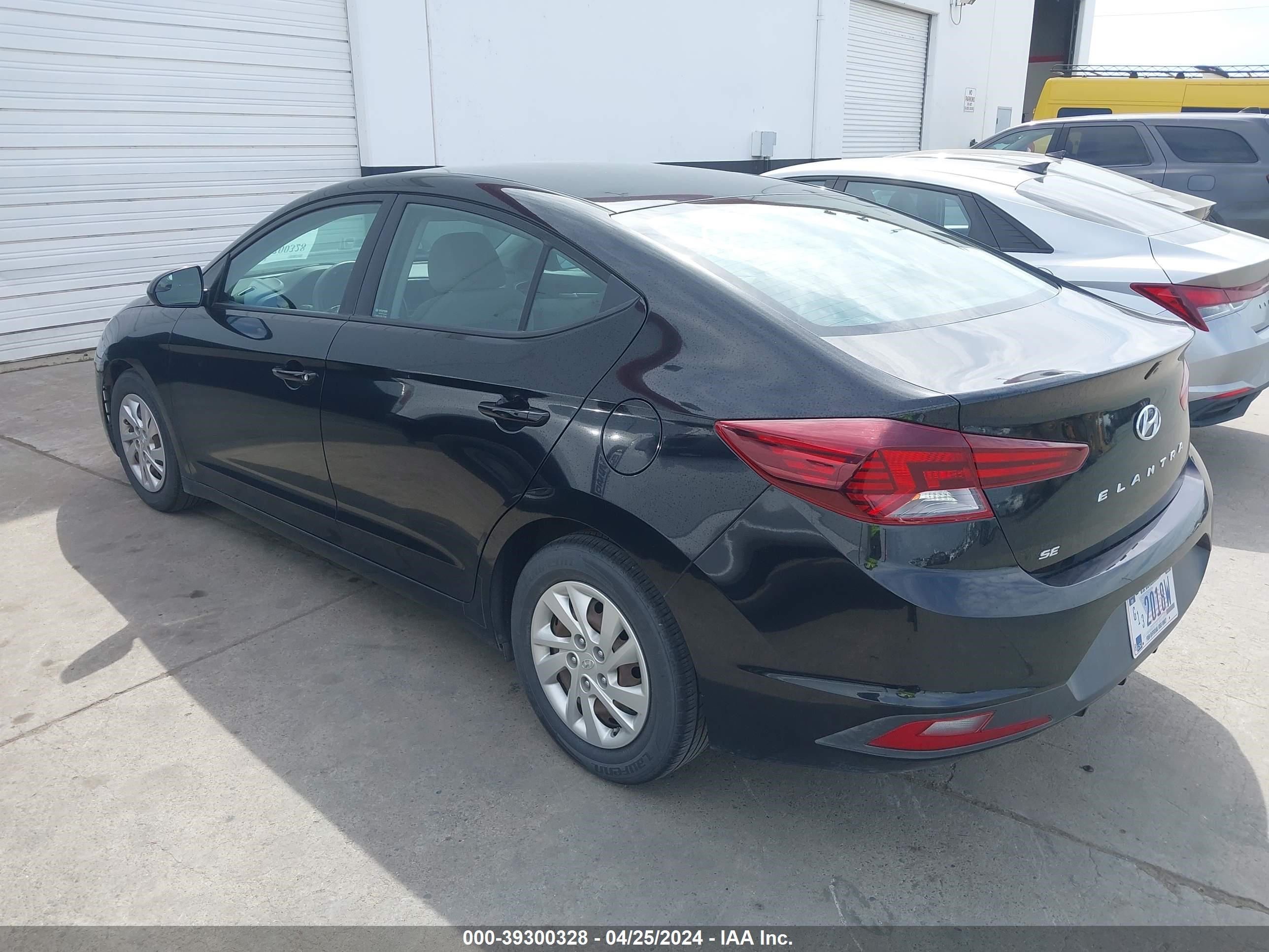 Photo 2 VIN: 5NPD74LF9KH491629 - HYUNDAI ELANTRA 