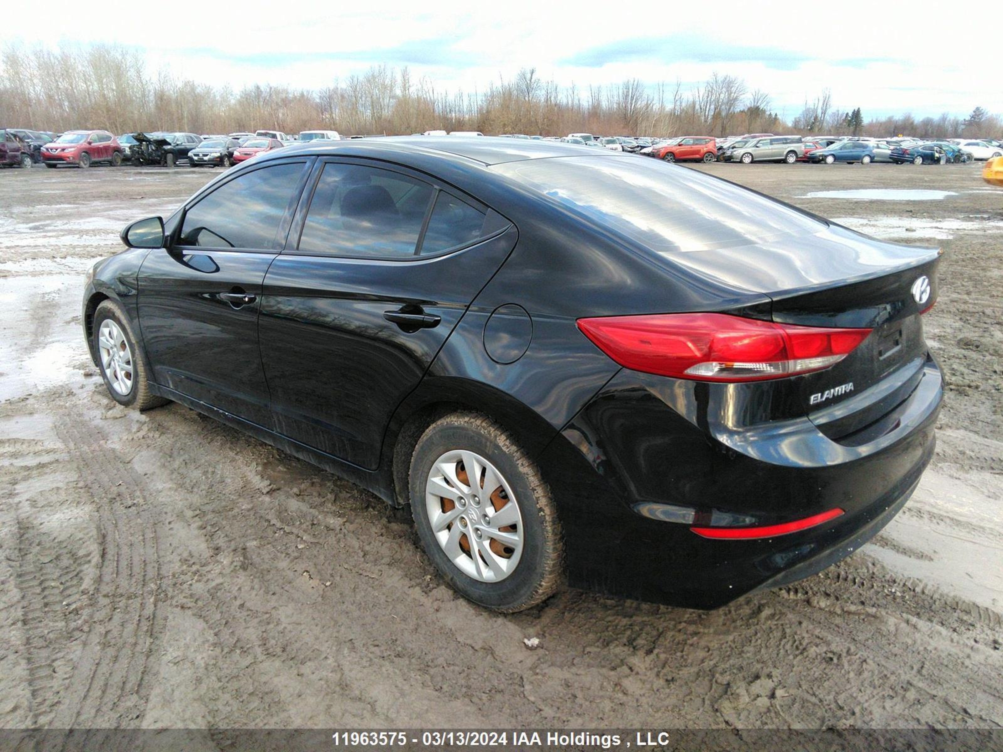 Photo 2 VIN: 5NPD74LFXHH043375 - HYUNDAI ELANTRA 