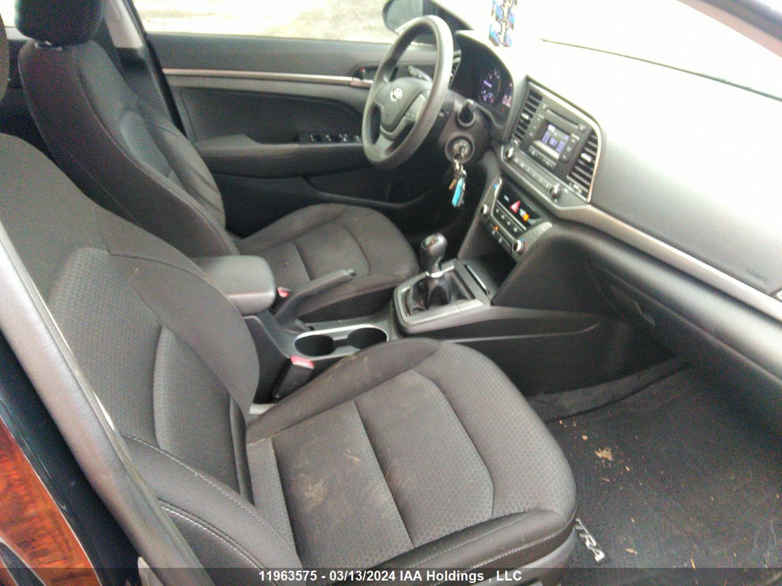 Photo 4 VIN: 5NPD74LFXHH043375 - HYUNDAI ELANTRA 