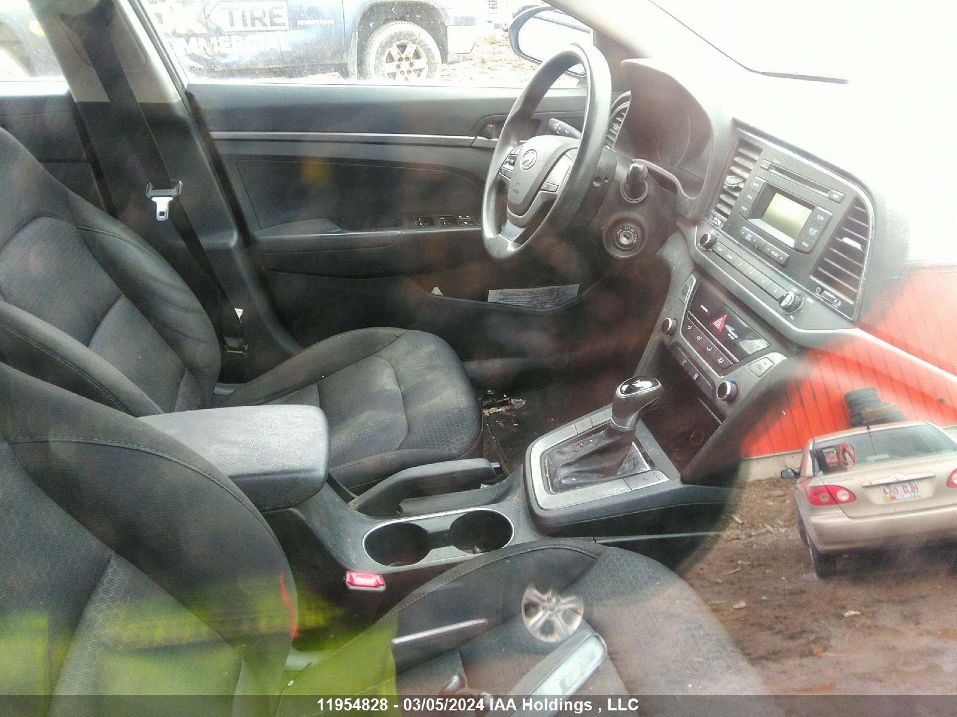 Photo 4 VIN: 5NPD74LFXHH074805 - HYUNDAI ELANTRA 