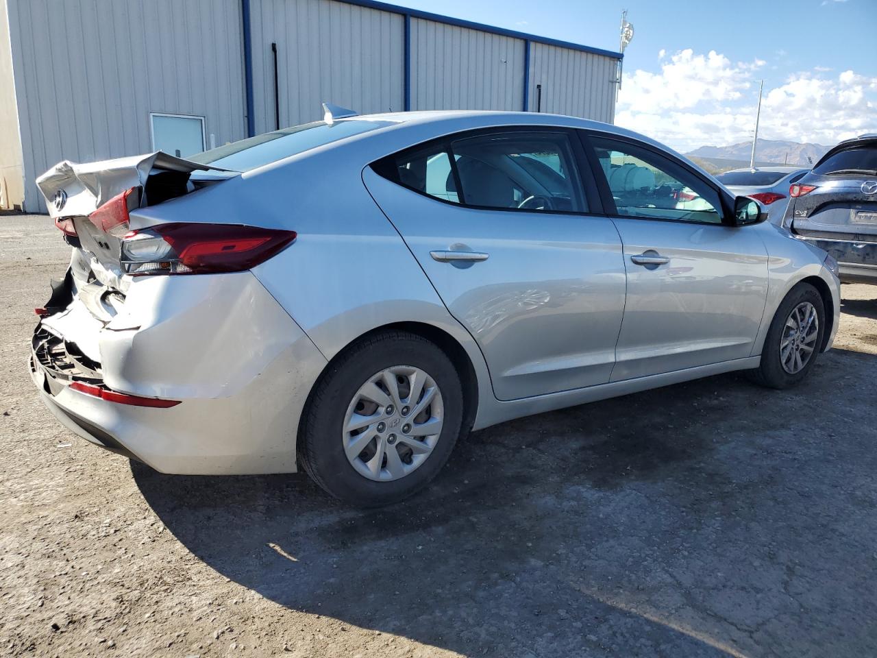 Photo 2 VIN: 5NPD74LFXHH153861 - HYUNDAI ELANTRA 