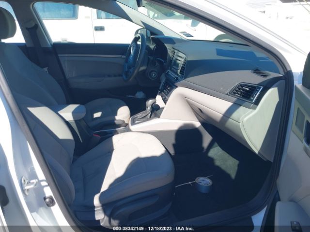 Photo 4 VIN: 5NPD74LFXHH164620 - HYUNDAI ELANTRA 