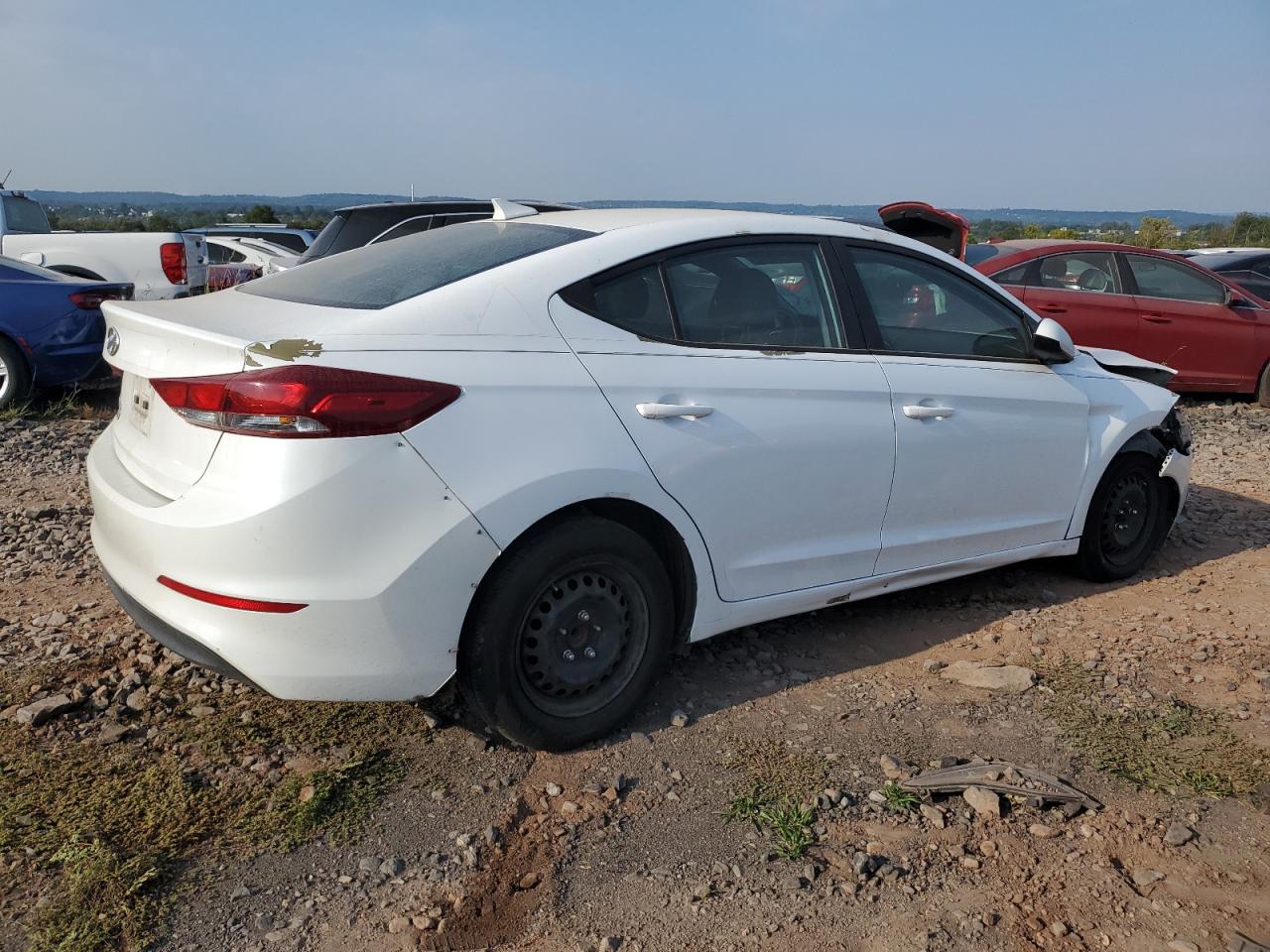 Photo 2 VIN: 5NPD74LFXHH181370 - HYUNDAI ELANTRA 