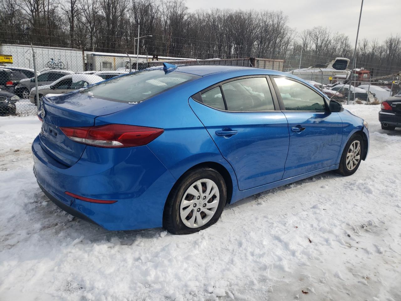 Photo 2 VIN: 5NPD74LFXHH211192 - HYUNDAI ELANTRA 