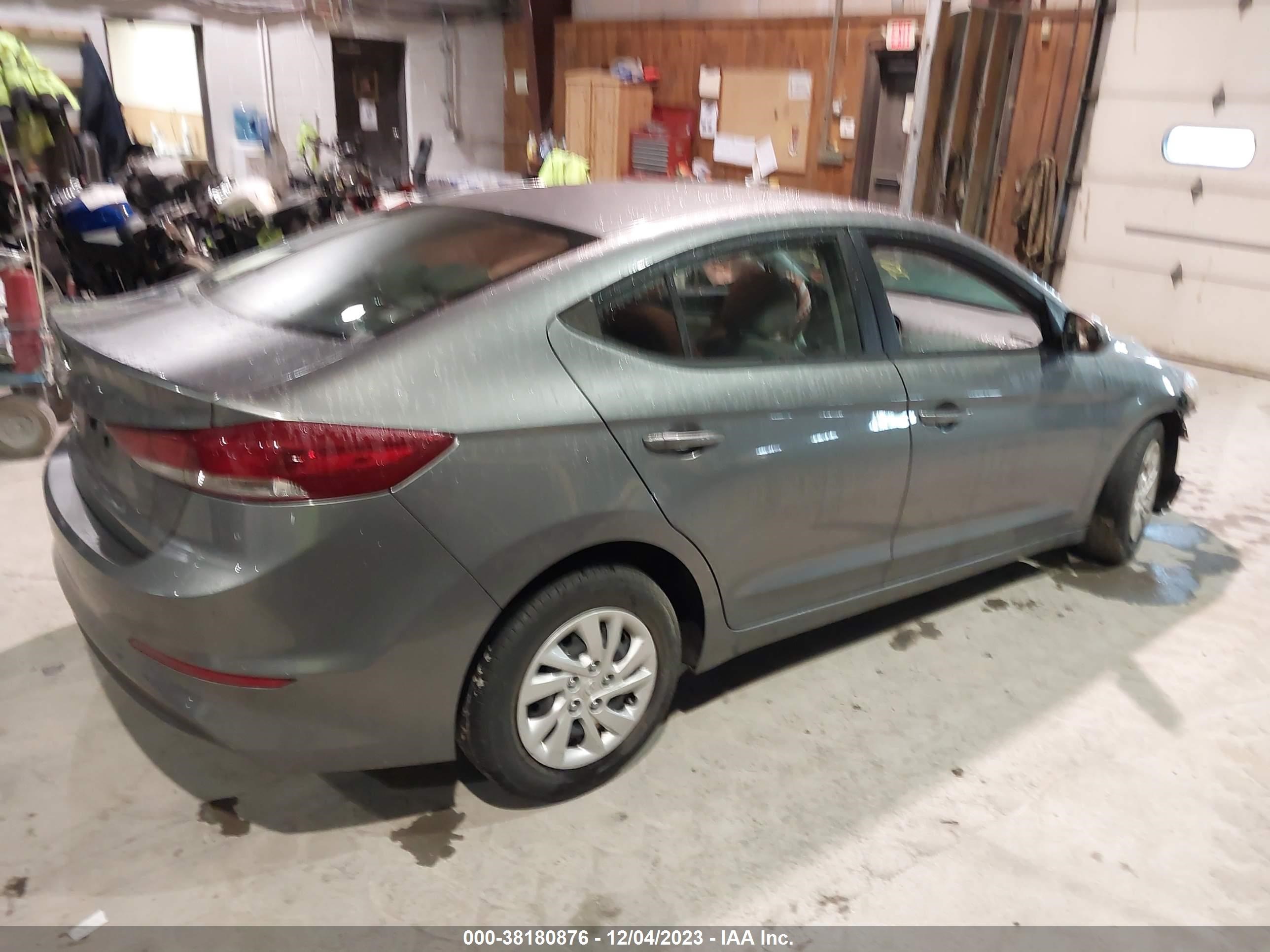 Photo 3 VIN: 5NPD74LFXJH277294 - HYUNDAI ELANTRA 