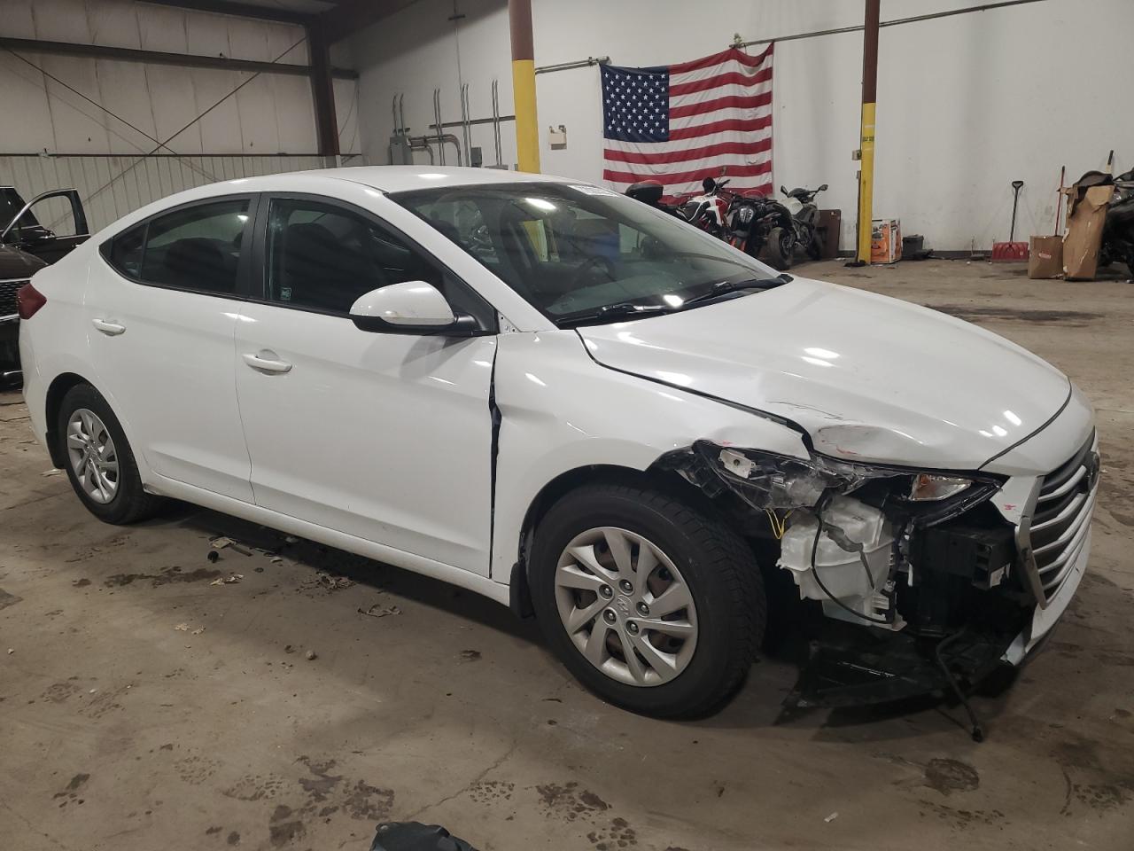 Photo 3 VIN: 5NPD74LFXJH334786 - HYUNDAI ELANTRA 