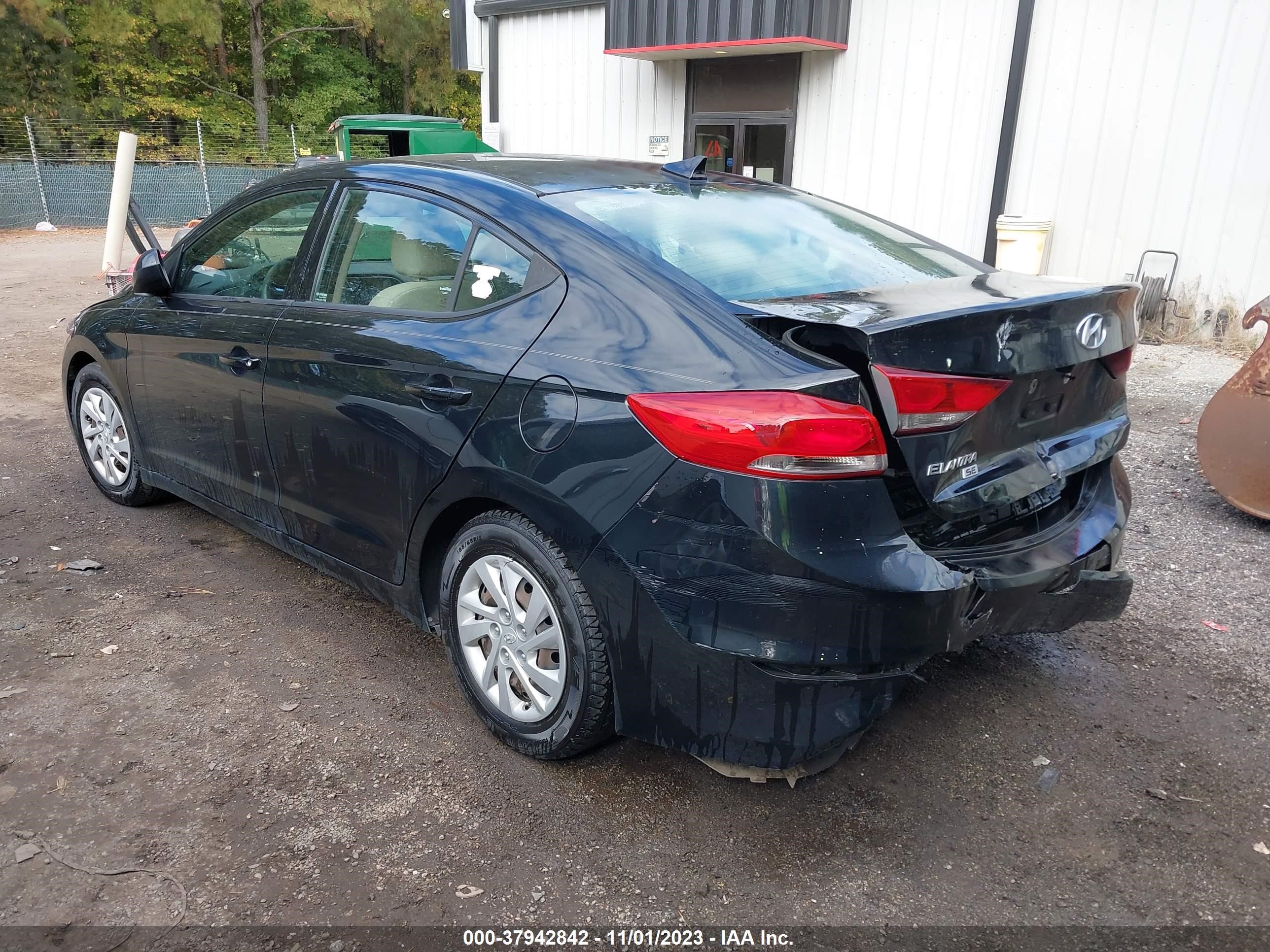 Photo 2 VIN: 5NPD74LFXJH370526 - HYUNDAI ELANTRA 